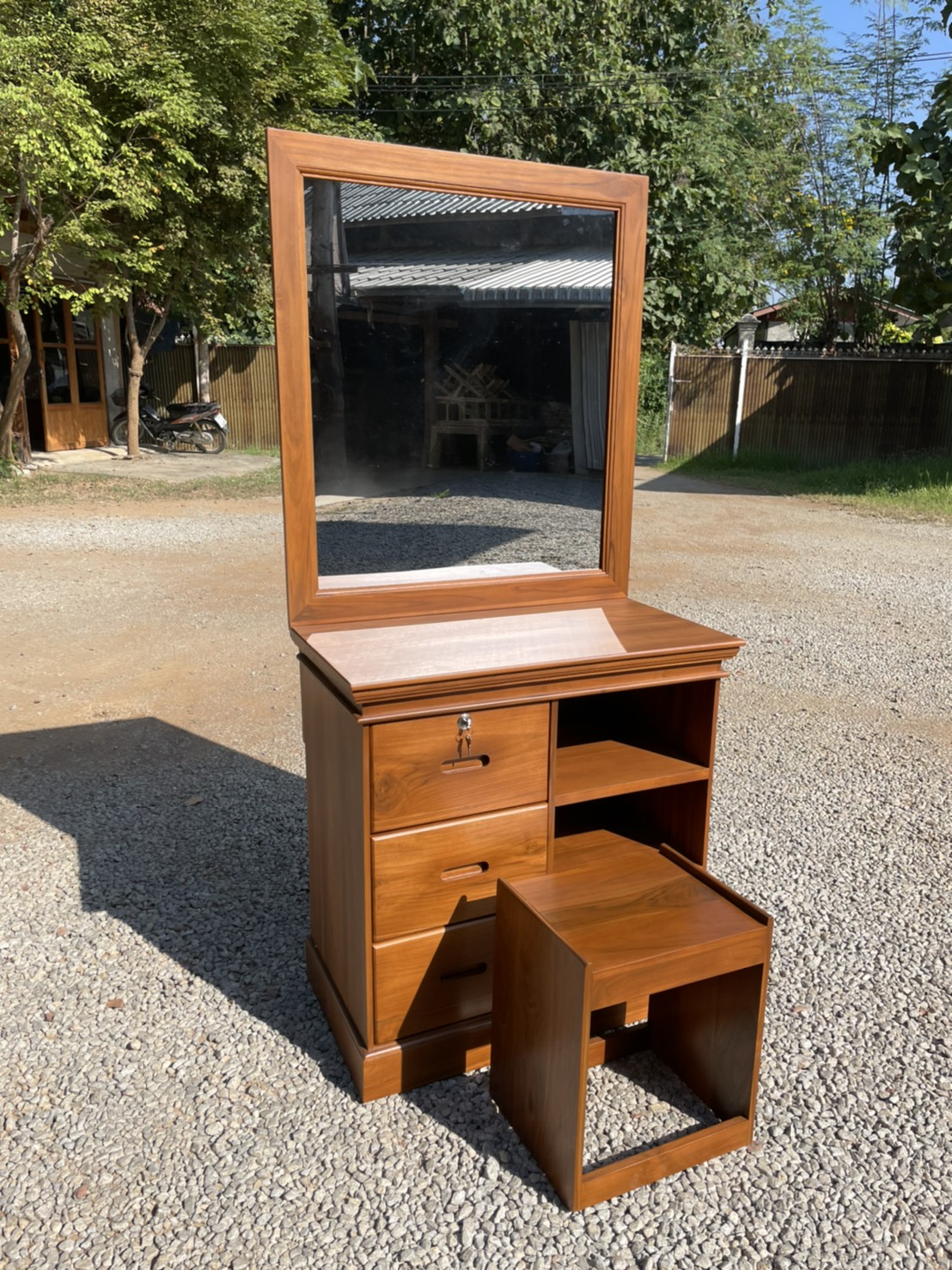 โต๊ะเครื่องแป้งไม้สัก