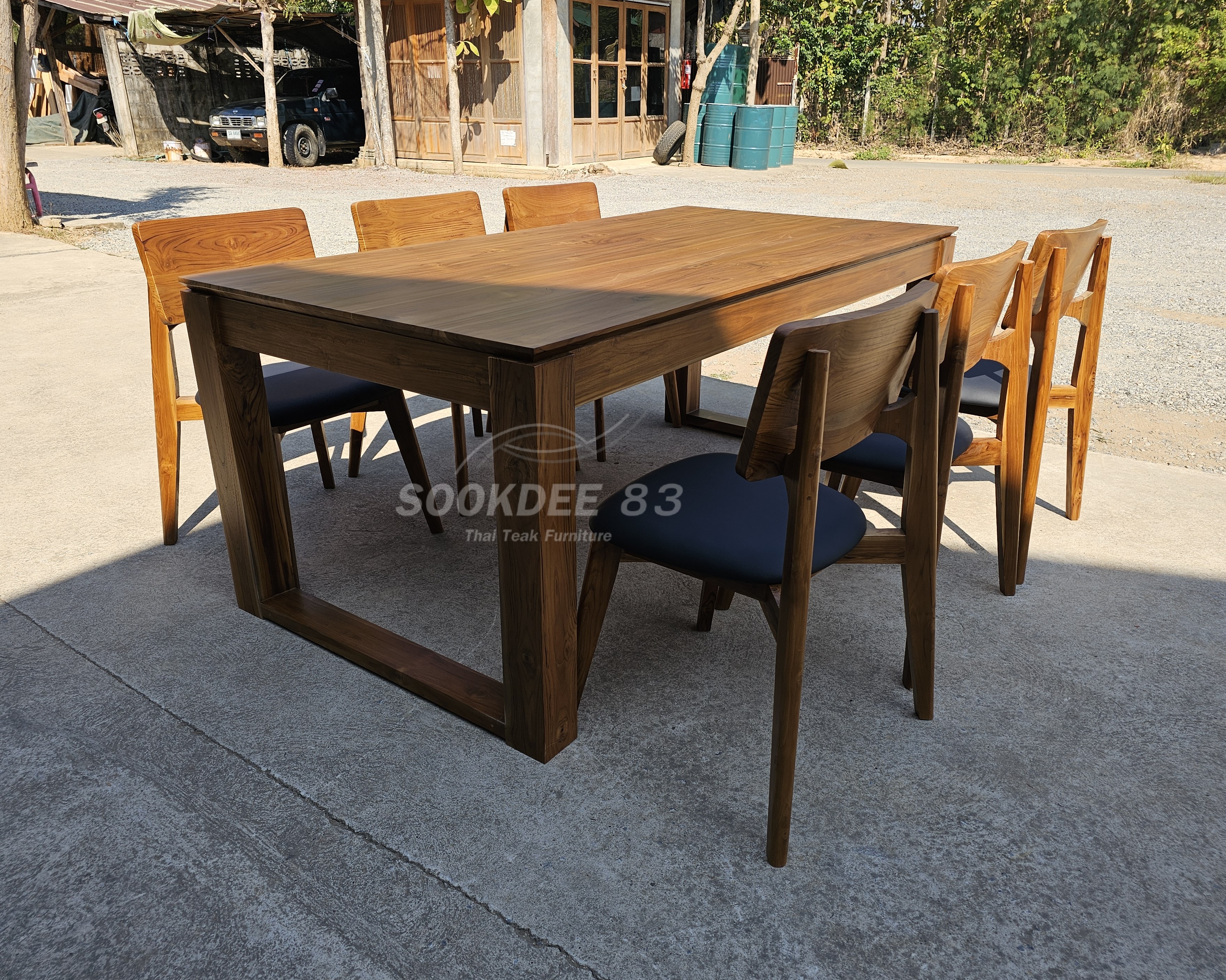 ชุดโต๊ะกินข้าวขายูใหญ่ ท๊อปปากฉลาม เก้าอี้โรบอทขาเหลี่ยมมีเบาะ