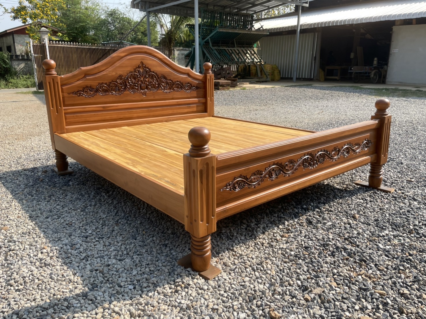 เตียงหลุยส์แกะลายเต็ม