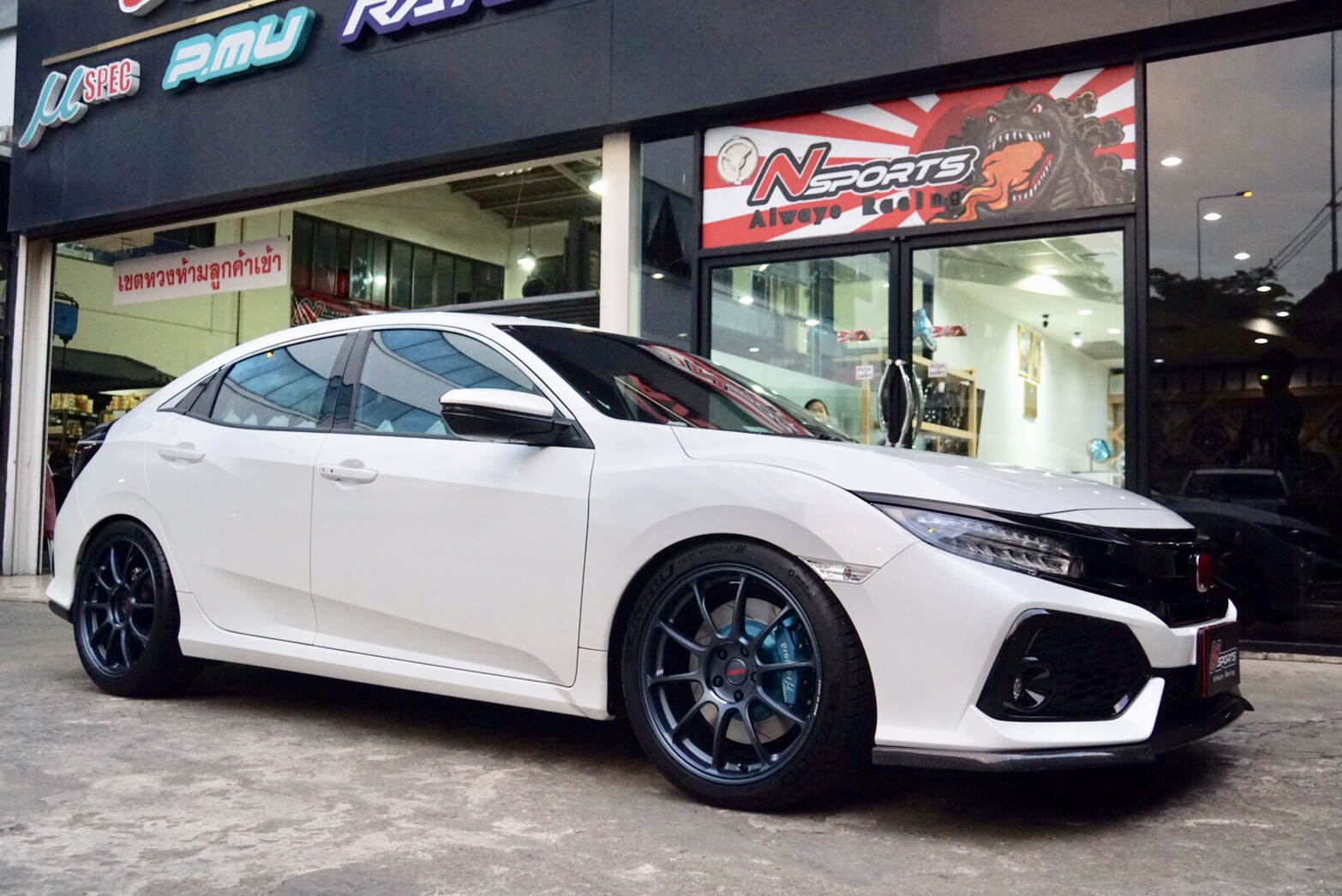 Honda Civic FK (Hatchback) + ZE40 19” + Project Mu