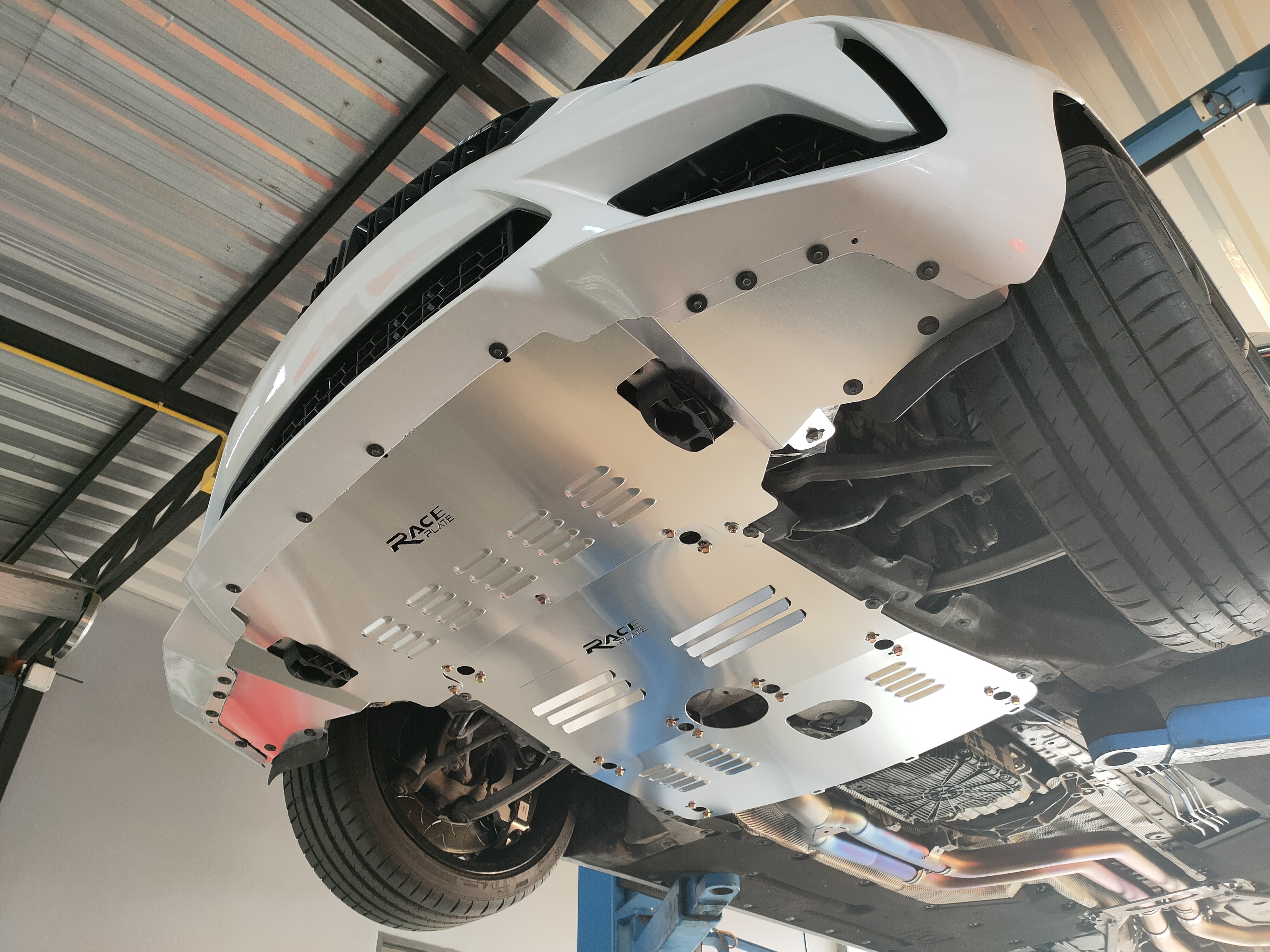 แผ่นปิดใต้ห้องเครื่อง แผ่นปิดใต้กันชนอลูมิเนียม BMW M2 Raceplate_Undertray