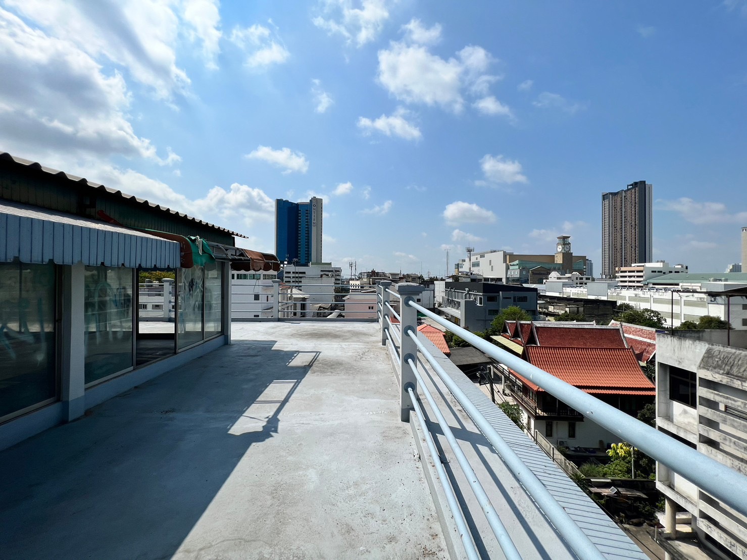 ขาย/ให้เช่า อาคารพาณิชย์ 3 คูหา 4 ชั้นครึ่ง ตั้งอยู่พระราม 3 ซอย 19