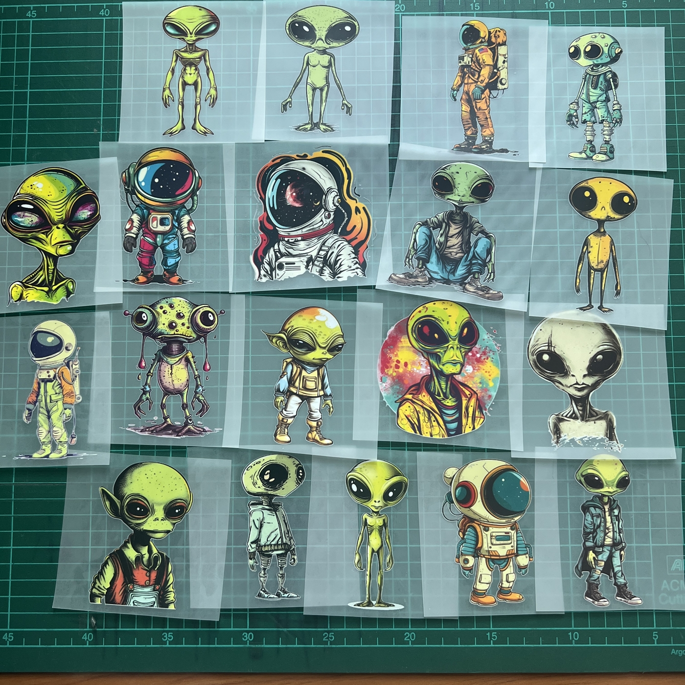 ตัวรีดติดเสื้อ เอเลี่ยน อวกาศ ฟิลม์รีดร้อน พิมพ์ลาย สกรีนลาย ฟิลม์ DFT DTF