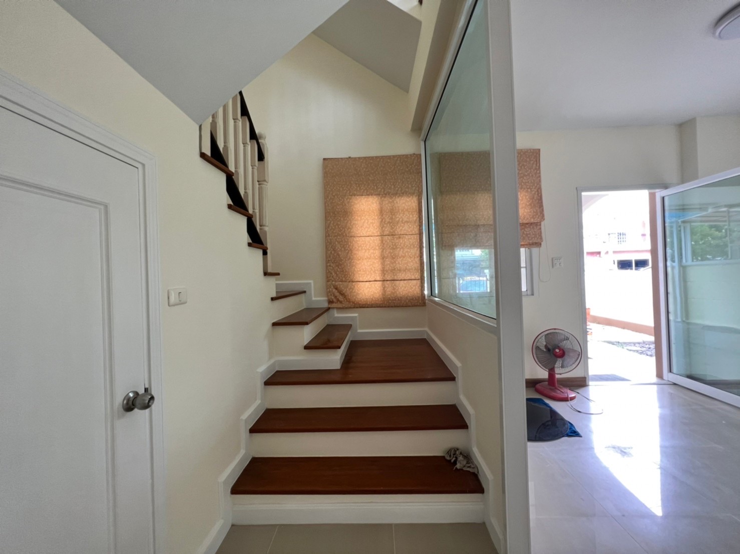 ให้เช่า โฮมออฟฟิศ สูง 4 ชั้น เพียง 31,000 บาท โครงการ Plus Park Avenue Lasalle-Srinagarindra