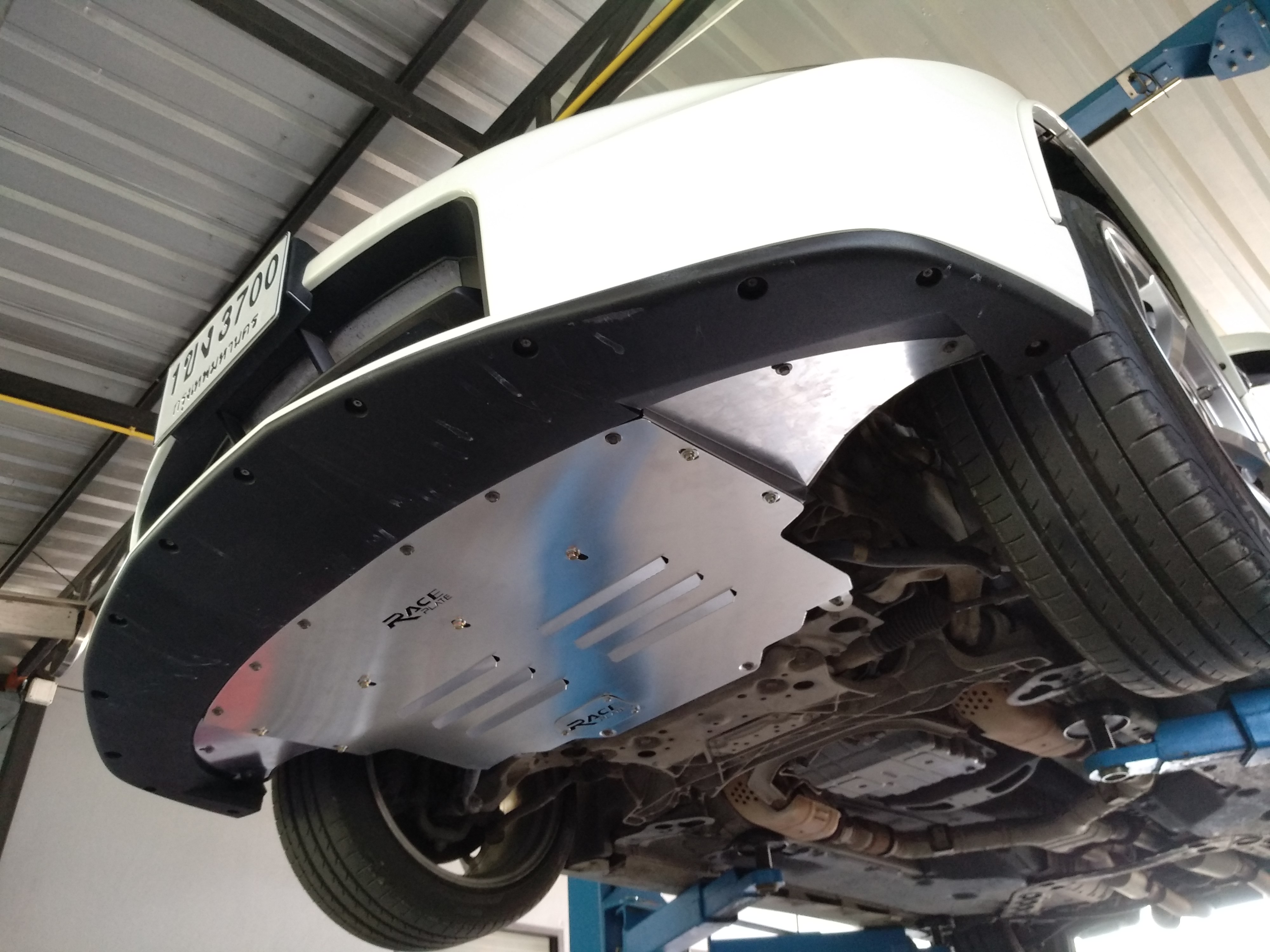 แผ่นปิดใต้ห้องเครื่องอลูมิเนียม Nissan 370Z Nismo Version Raceplate_Undertray