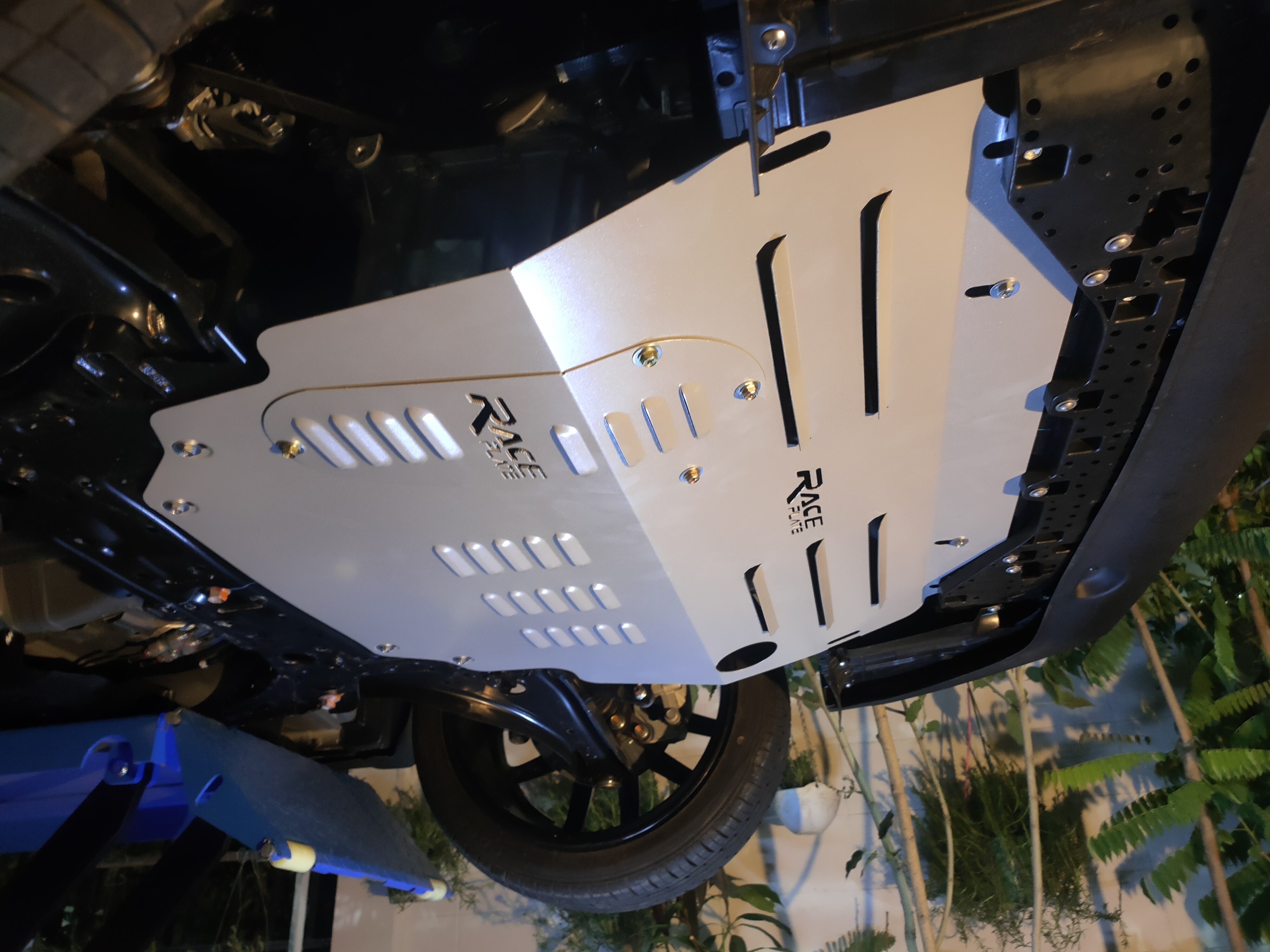 แผ่นปิดใต้ห้องเครื่องอลูมิเนียม Suzuki New Swift 2018-2023 Raceplate_Undertray