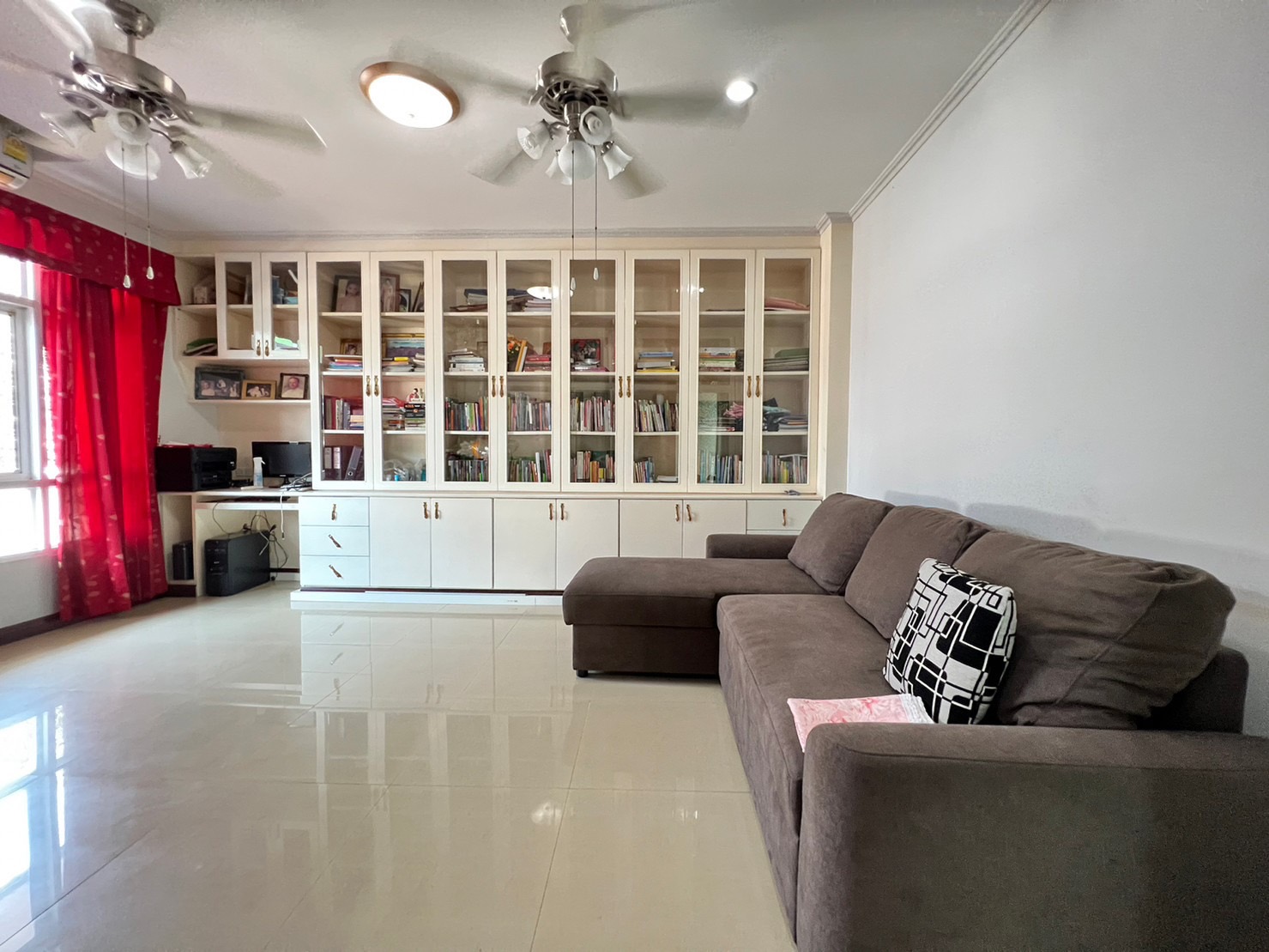 ขาย บ้านเดี่ยว ปลูกสร้างเองหลังใหญ่ สไตล์โมเดิร์น เขาตาโล อำเภอบางละมุง ชลบุรี