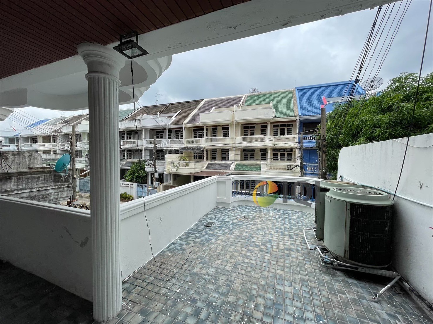 ทาวน์เฮาส์ 3 ชั้น ซอยบรมราชชนนี 11 หลังห้างเซ็นทรัลปิ่นเกล้า สภาพดี พร้อมอยู่