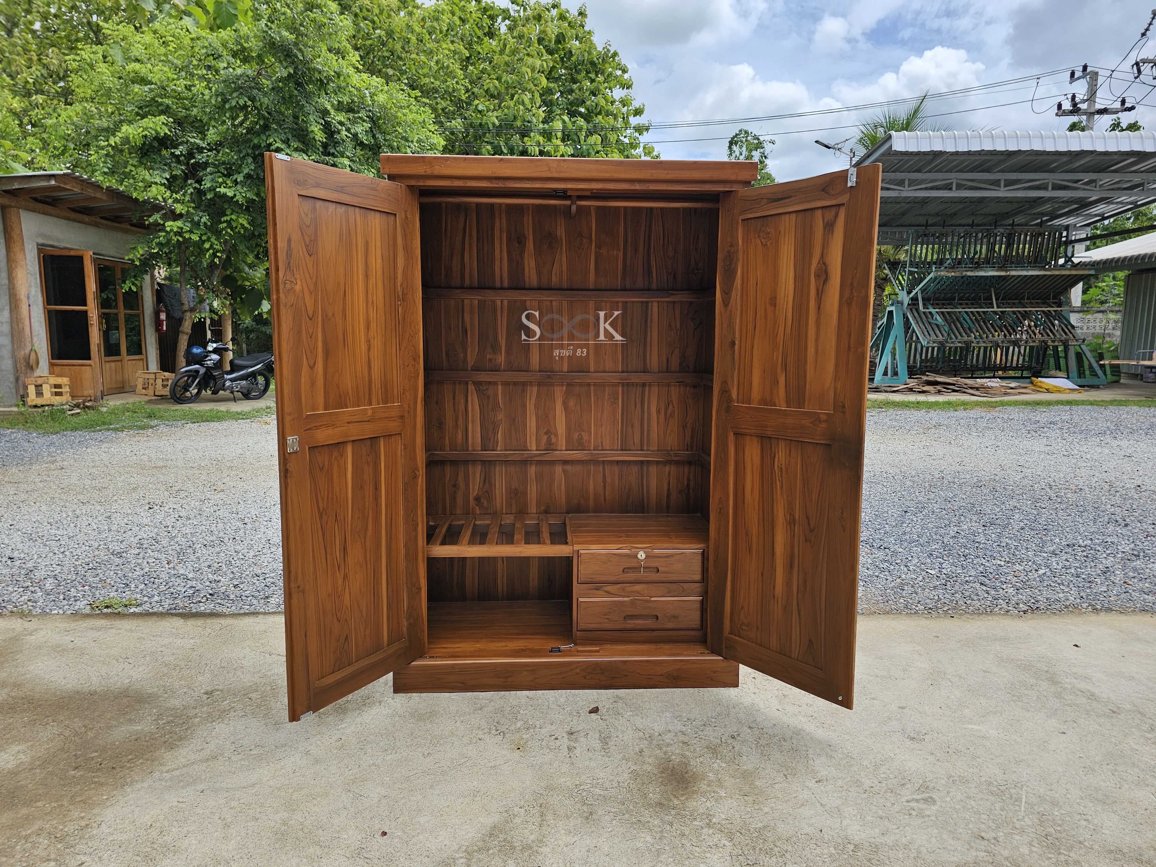 ตู้เสื้อผ้าบานเปิดแบบหลุม