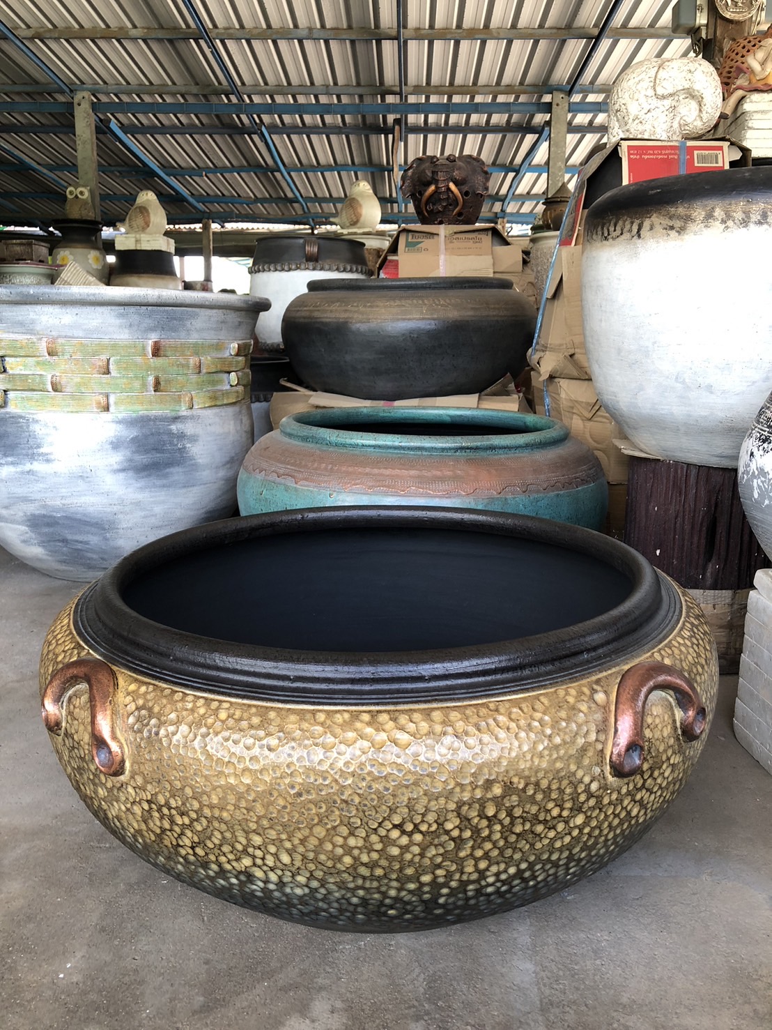 กระถางบัวทรงเตี้ย