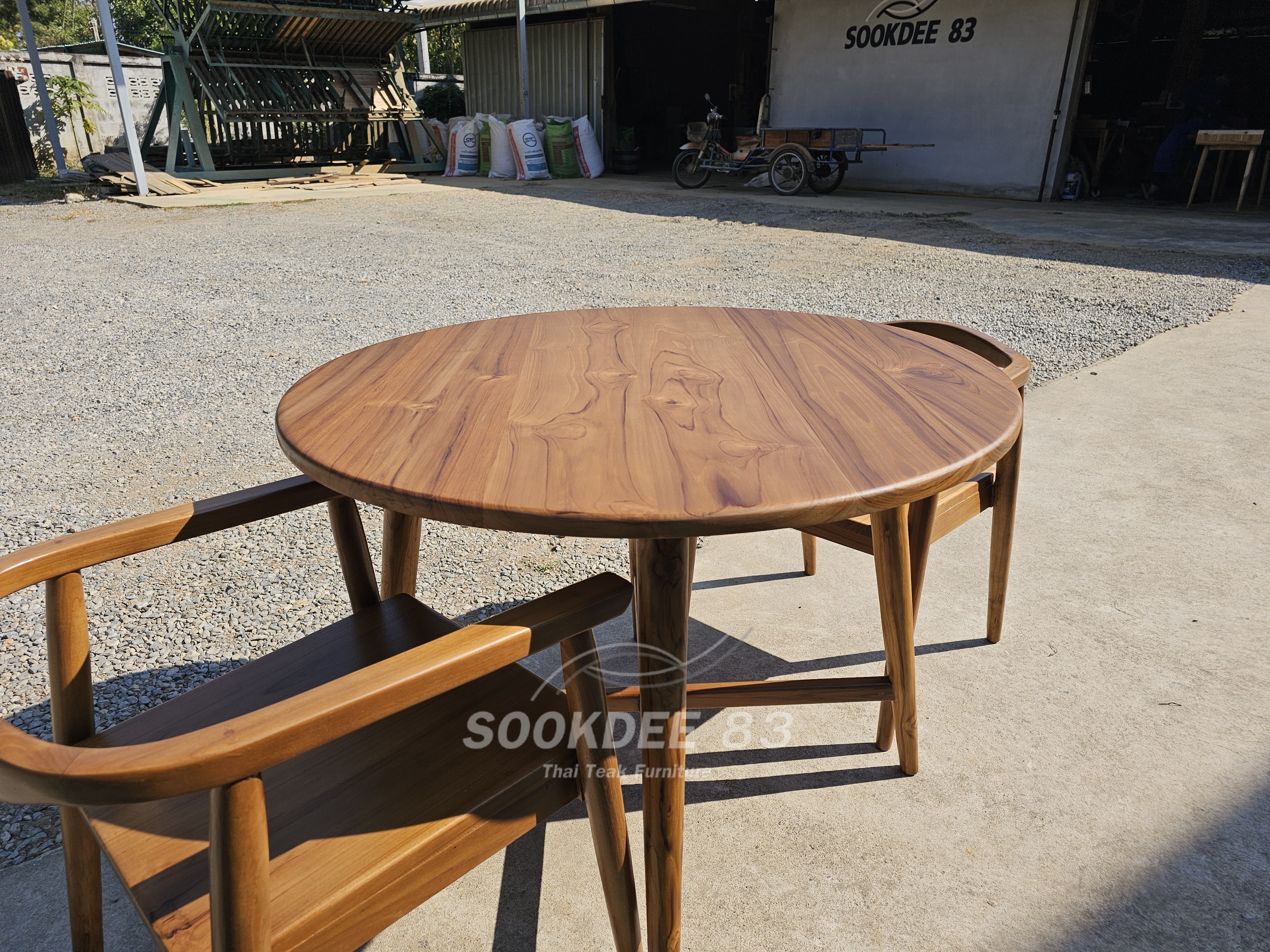 ชุดโต๊ะกลมอะเมซอนมีที่วางเท้า 1 ม. เก้าอี้ฮ่องกง