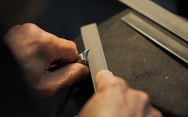 SUWADA กรรไกรตัดเล็บมือคุณภาพพรีเมี่ยมอันดับ1 จากญี่ปุ่น รุ่นคลาสสิคสีเงิน ขนาด Baby รางวัลออกแบบดีเยี่ยม แฮนด์เมดทุกอัน พร้อมกล่องโลหะสุดหรู