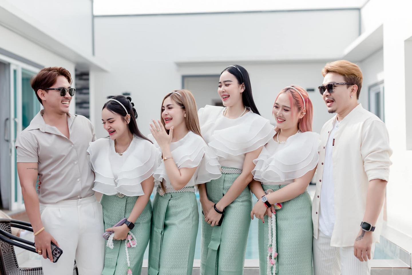 ชุดเพื่อนเจ้าสาว (เสื้อแขนระบายสองข้าง ผ้าถุงสั้น/ยาว)