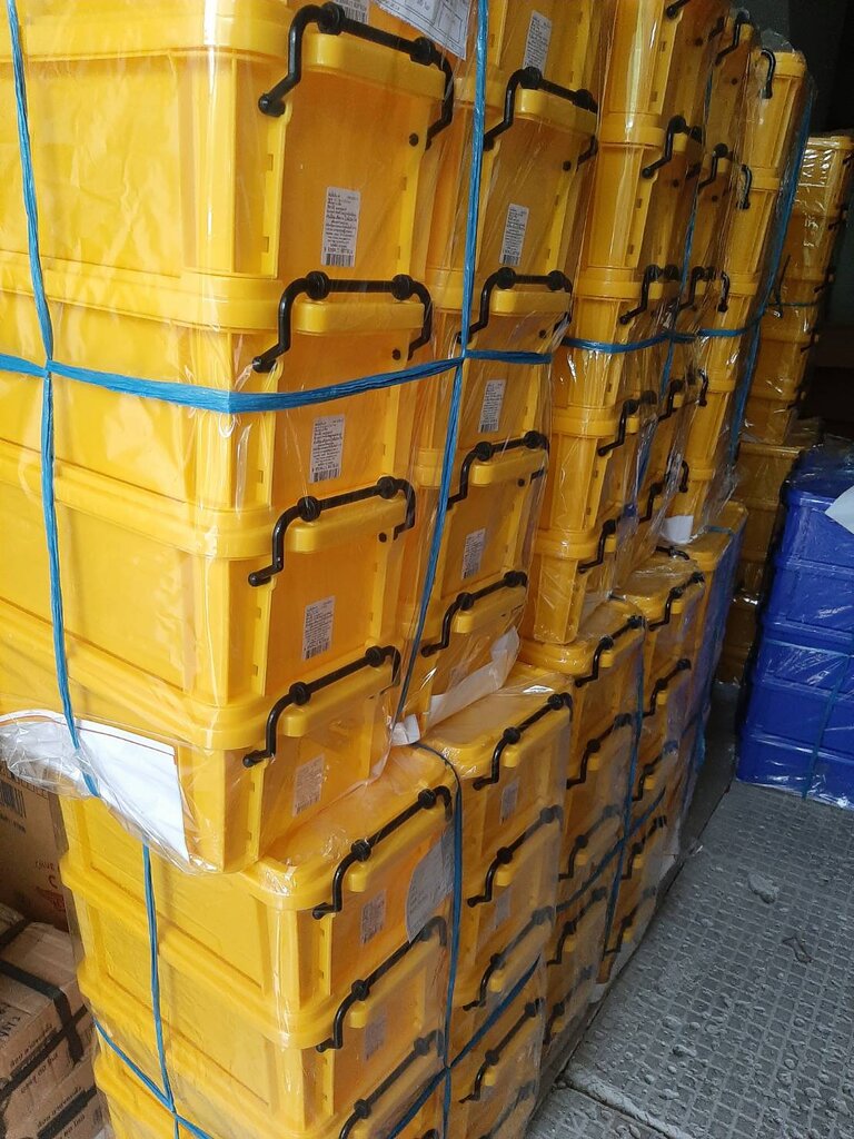 RW.8078+1 กล่องพลาสติกเนื้อหนา ขนาด 19.3x34x12.3cm. ตราเรืองวา (ราคาต่อใบ)