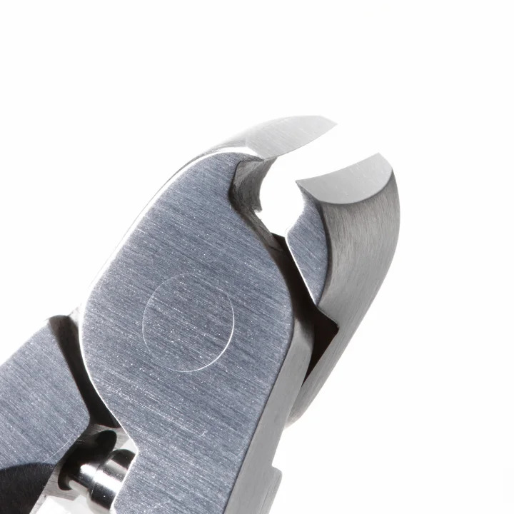 SUWADA กรรไกรตัดเล็บมือคุณภาพพรีเมี่ยมอันดับ1 จากญี่ปุ่น รุ่นคลาสสิคสีเงิน ขนาด Baby รางวัลออกแบบดีเยี่ยม แฮนด์เมดทุกอัน พร้อมกล่องโลหะสุดหรู