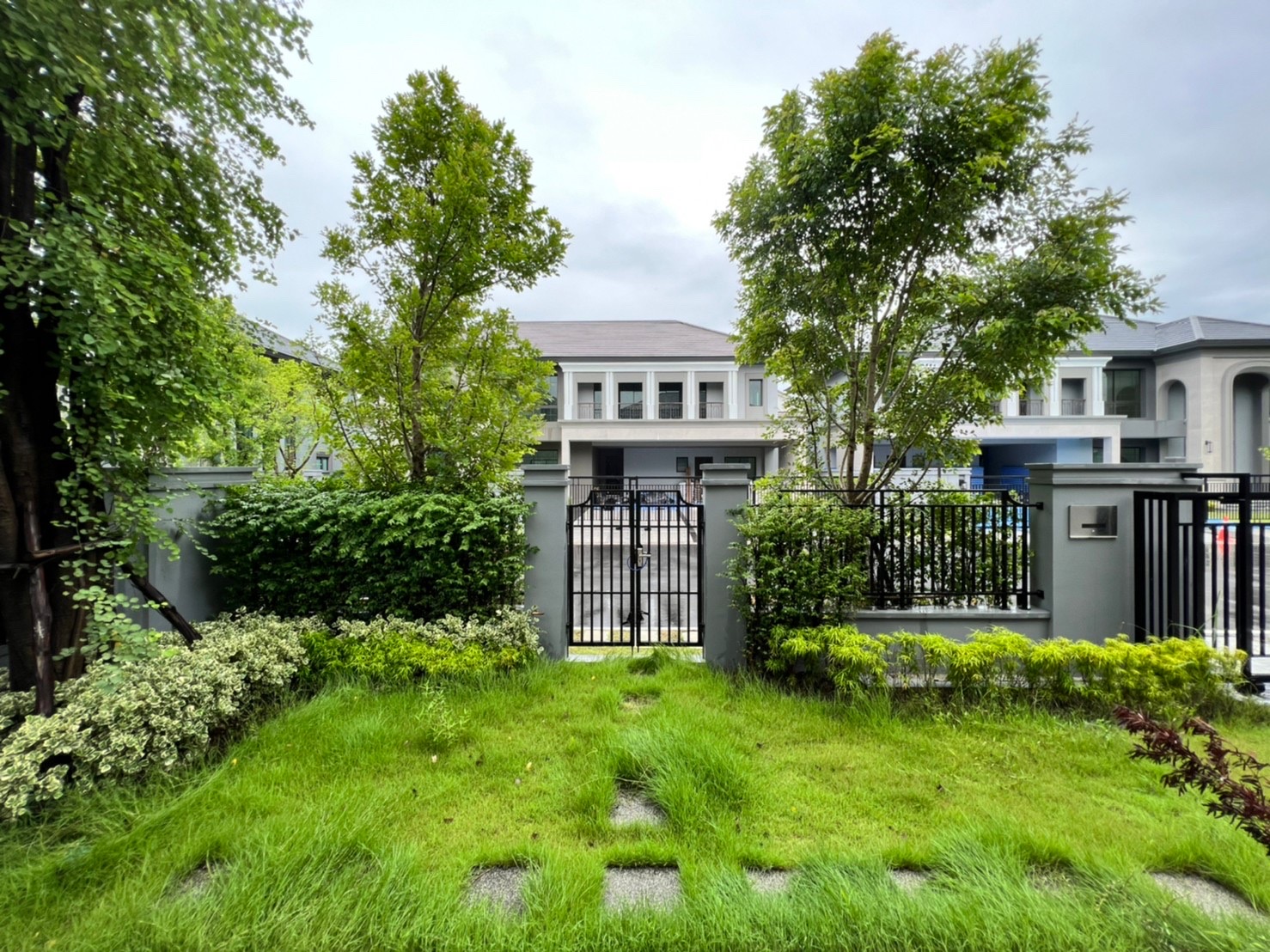 ขาย บ้านใหม่ แบบ BARE SHELL ไม่เคยเข้าอยู่ โครงการ Grand Bangkok Boulevard บางนา-อ่อนนุช