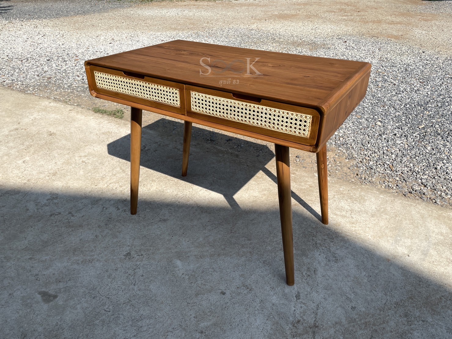 โต๊ะเขียนหนังสือลิ้นชักหวาย