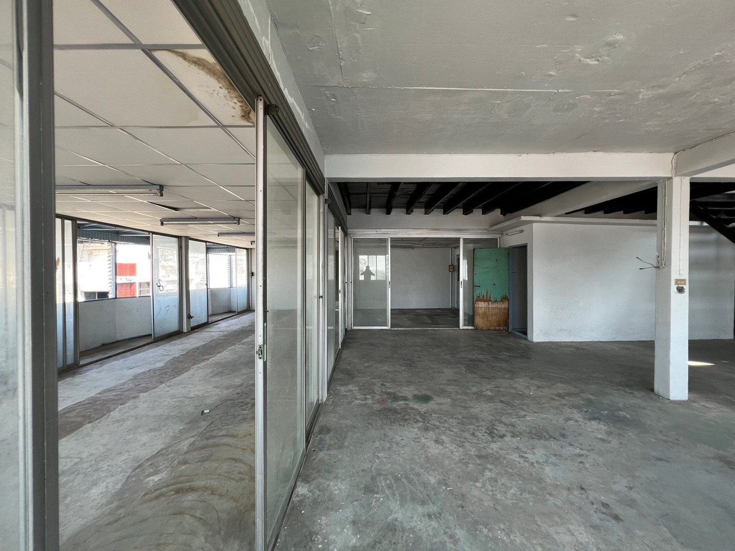 ขาย/ให้เช่า อาคารพาณิชย์ 3 คูหา 4 ชั้นครึ่ง ตั้งอยู่พระราม 3 ซอย 19