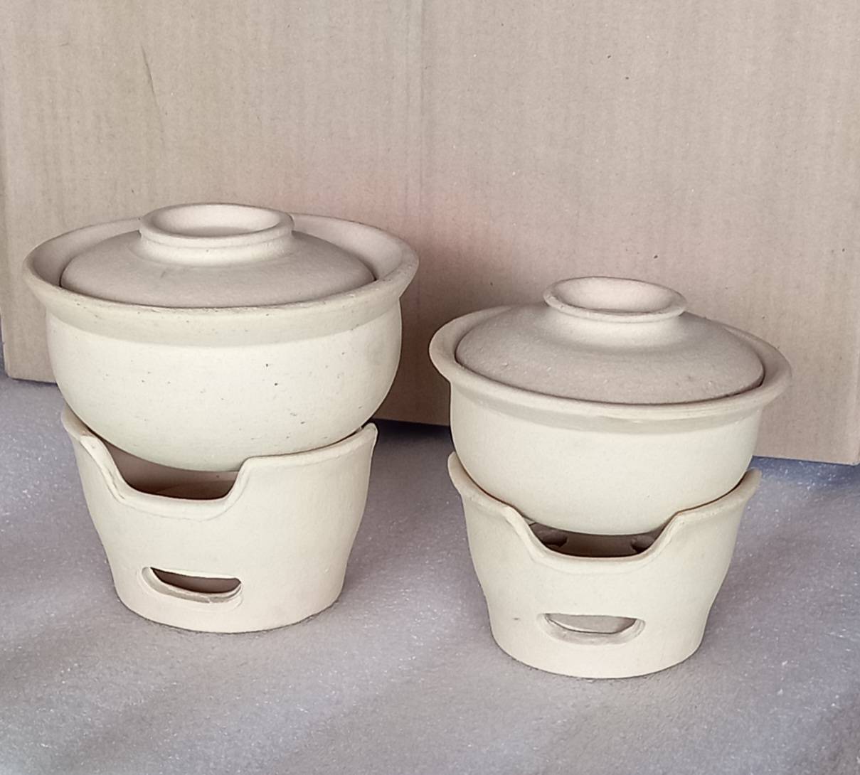 ชุดหม้อดินขาว เคลือบด้านในพร้อมฝาปิด พร้อมเตาและลิ้นเตา มี 2 ขนาดให้เลือก