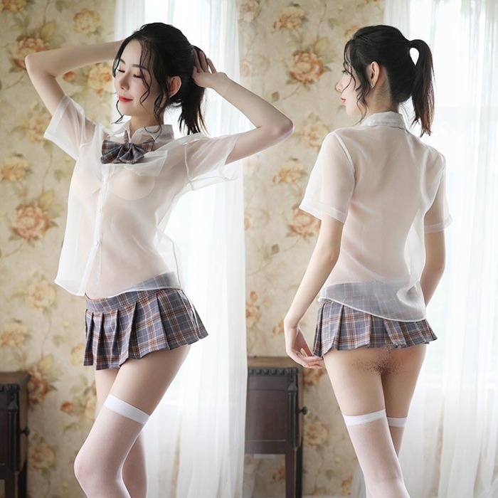 C2023 ชุดนักเรียนญี่ปุ่นเซ็กซี่ ชุดคอสเพลย์อีโรติกมาในแบบชุดนักเรียน ตัวเสื้อเป็นเชิ้ตแขนสั้นผ้าโปร่งแสงมาพร้อมกับโบว์คล้องคอ กระโปรงสั้นลายสก็อตแบบตีนตุ๊กแกตามรูปถ่ายสินค้าจริง (Feeetmoi) ***ไม่มีถุงน่อง