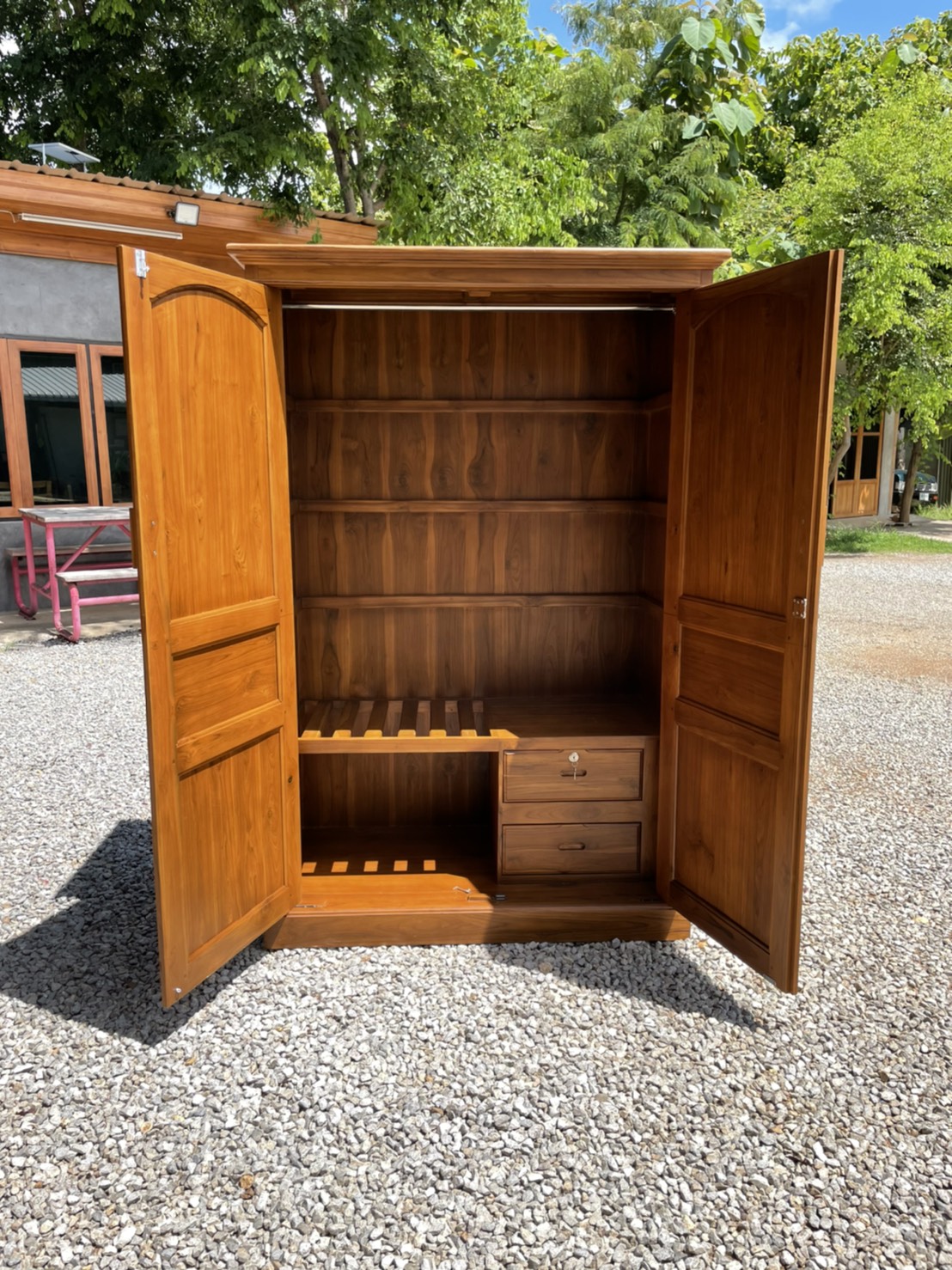 ตู้เสื้อผ้าบานเปิด 2 บาน สูง 1.8 ม.