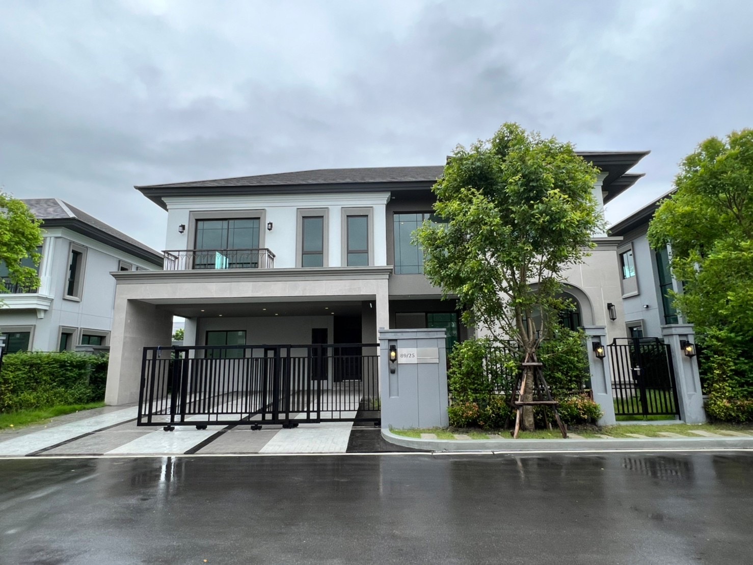 ขาย บ้านใหม่ แบบ BARE SHELL ไม่เคยเข้าอยู่ โครงการ Grand Bangkok Boulevard บางนา-อ่อนนุช