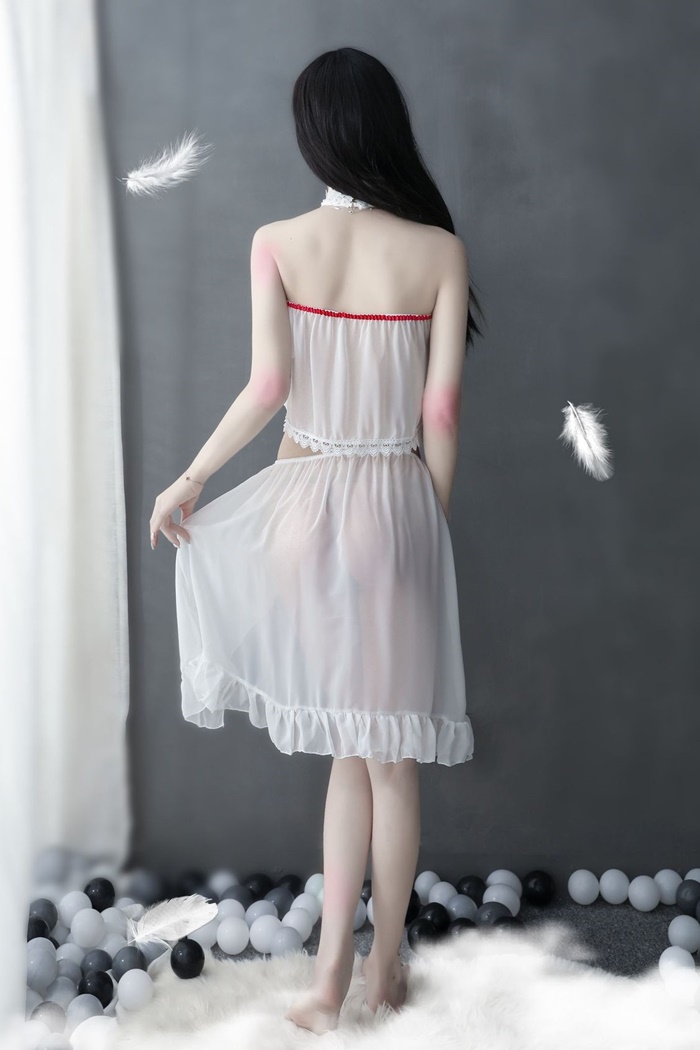 N811 ชุดนอนเซ็กซี่ ชุดนอนผ้าซีฟอง(ไม่ยืด)สีขาวมาในแบบ2ชิ้น ชิ้นบนเป็นเกาะอกผ่าหน้า ชิ้นล่างเป็นกระโปรงยาวเอวยางยืดผ่าหน้าตามรูปถ่ายสินค้าจริงเลยค่ะ