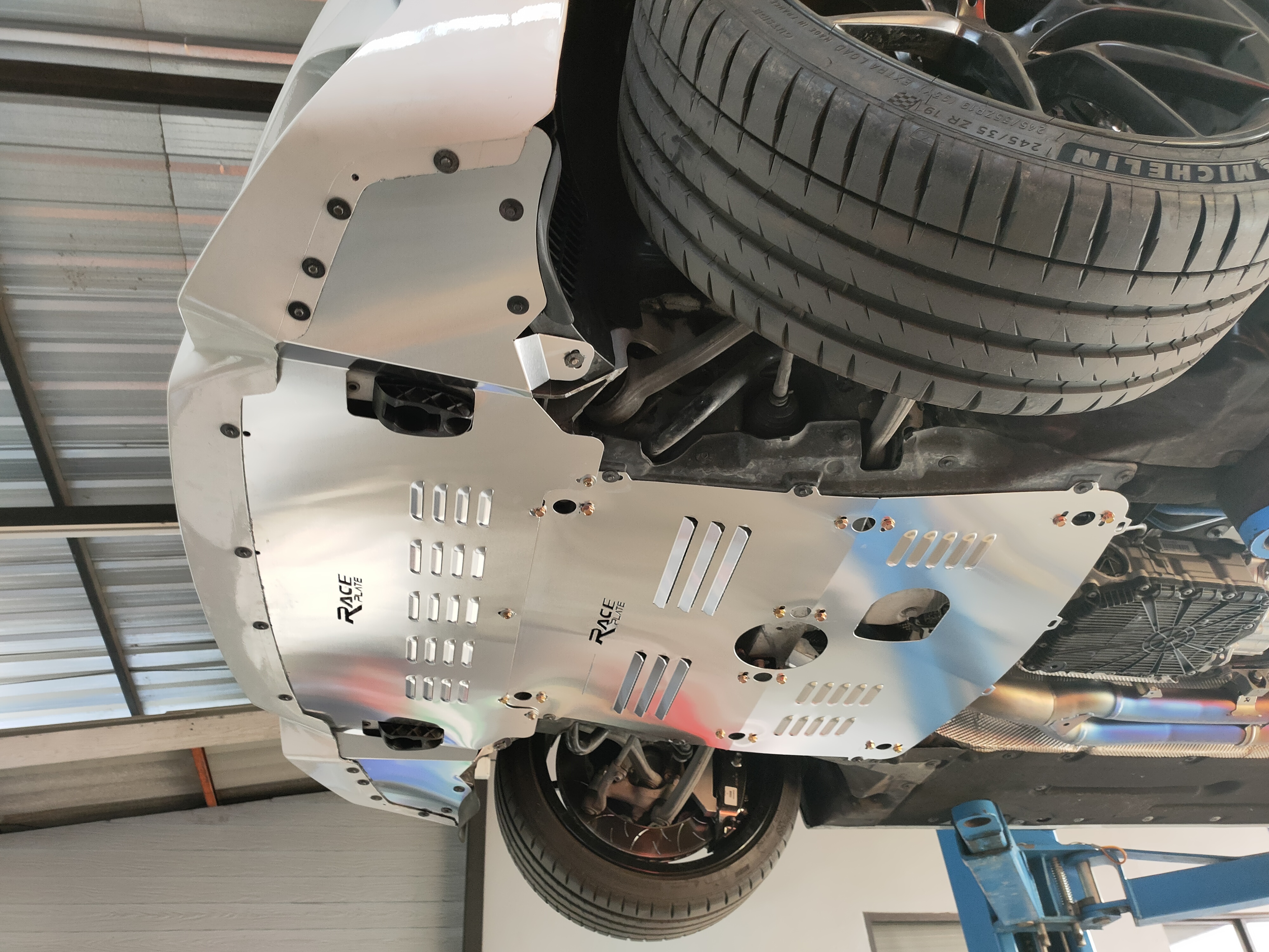 แผ่นปิดใต้ห้องเครื่อง แผ่นปิดใต้กันชนอลูมิเนียม BMW M2 Raceplate_Undertray