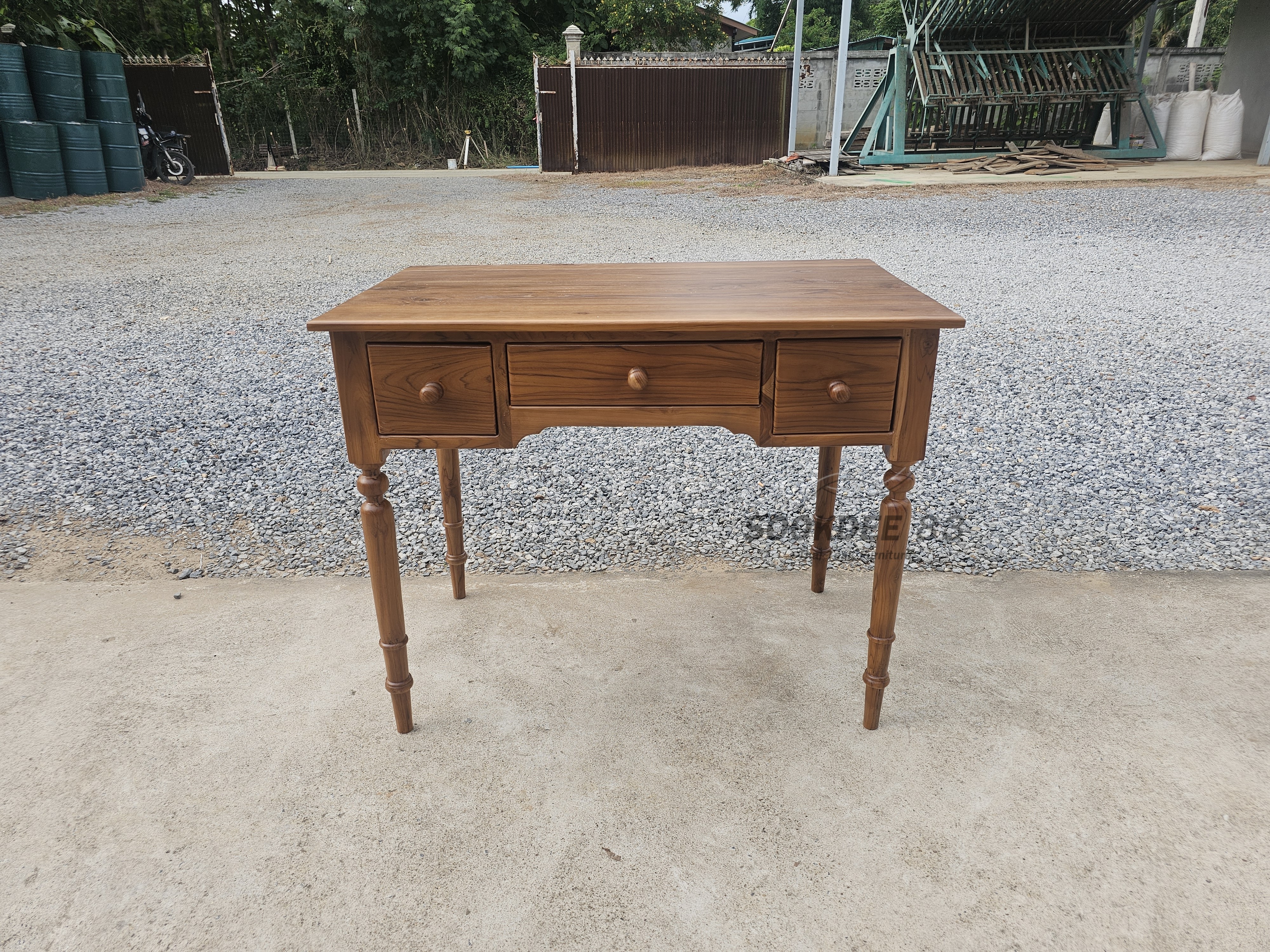 โต๊ะทำงานคลาสสิค ขากลึง