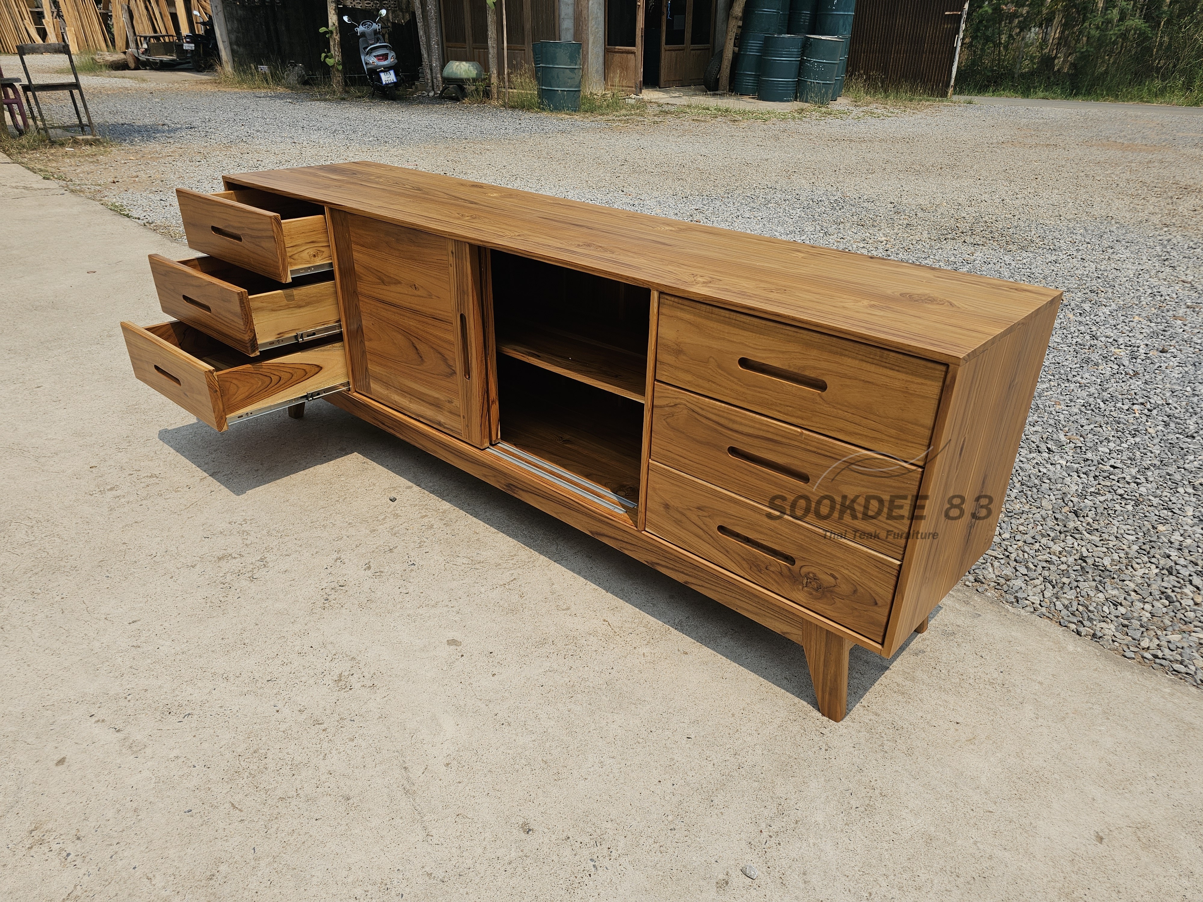 ไซด์บอร์ดบานเลื่อน