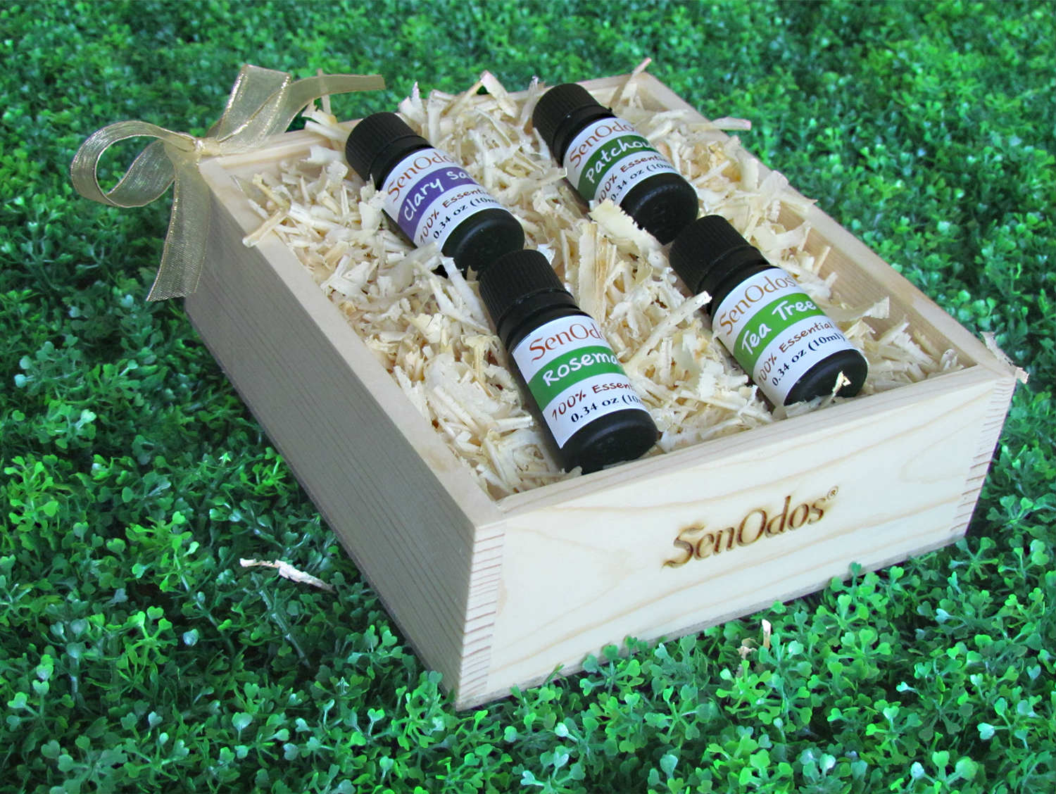 SenOdos ชุดของขวัญ ชุดกิ๊ฟเซ็ท น้ำมันหอมระเหย น้ำมันหอมอโรม่า Earthly Passion Set - Essential Oil 10ml X4กลิ่น (กลิ่นแครี่เสจ, กลิ่นแพทชูลี่, กลิ่นโรสแมรี่, กลิ่นทีทรีออยล์) บรรจุในกล่องไม้สน รูปทรงเหลี่ยม สวยงาม คุณภาพดี นำเข้าจากนิวซีแลนด์