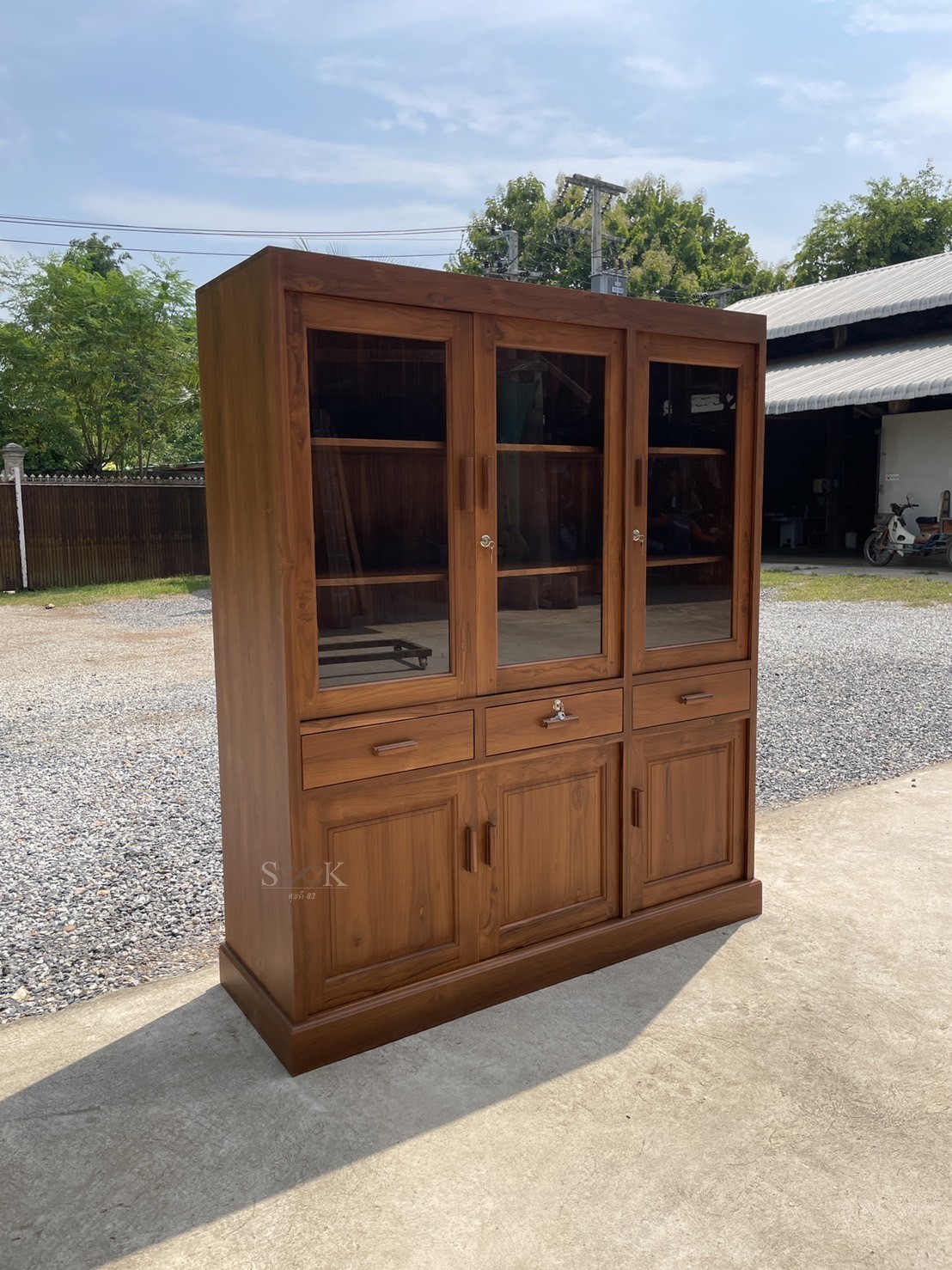 ตู้โชว์ 1.5 ม. ขาทีบ