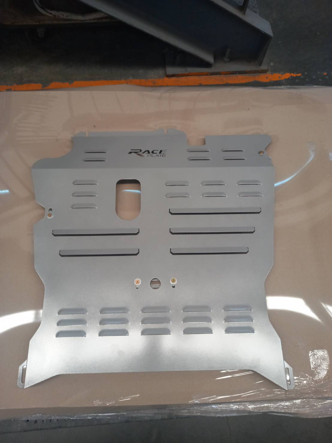 แผ่นปิดใต้ห้องเครื่องอลูมิเนียม Volvo XC90 Raceplate_Undertray