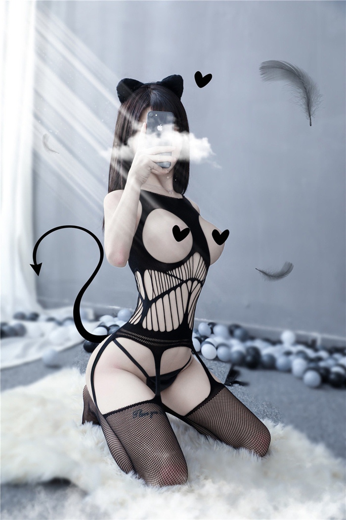 K292 ชุดตาข่ายเซ็กซี่ ชุดตาข่ายเต็มตัวสีดำสวมใส่แบบใช้สายคล้องไหล่หรือจะใส่แบบปาดไหล่ก็ได้ ตัวชุดออกแบบมาเสมือนมีสายรั้งถุงน่องในตัวตามรูปถ่ายสินค้าจริงเลยค่ะ ***เฉพาะตัวชุดไม่รวมอุปกรณ์สวมใส่อื่นๆ