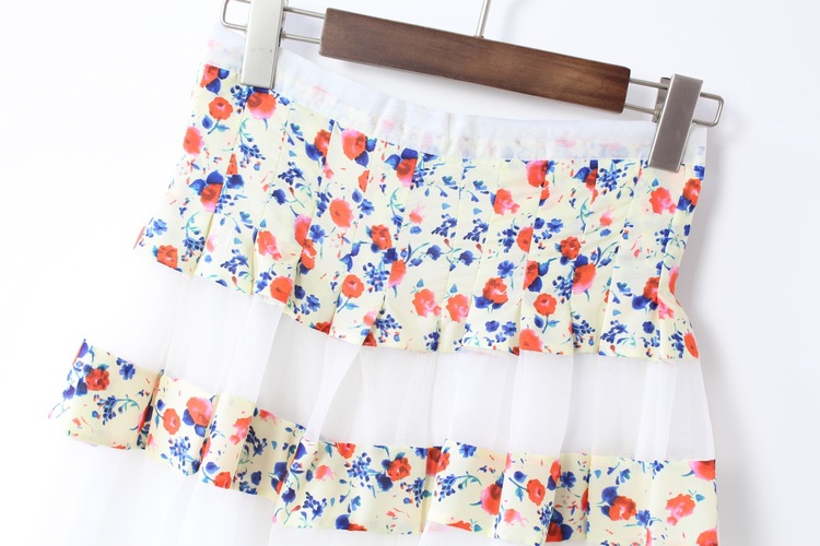 กระโปรงลายดอกไม้สีโทนแดง สลับลายขวางด้วยผ้าไหมแก้วสีขาว ส่งฟรี ems