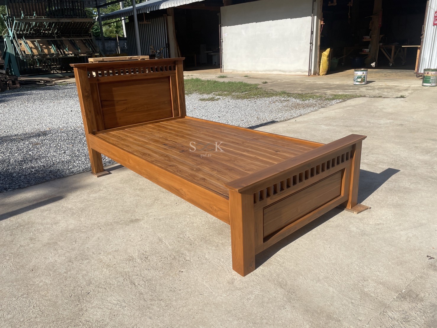 เตียงหัวตรงทึบซี่ประดับ