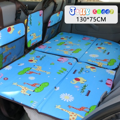 แผ่นปูปิดช่องวางเท้าเบาะหลังรถ กันเด็กตก ลายีราฟ พื้นสีฟ้า ขนาด 134 x 75 รหัสA10100