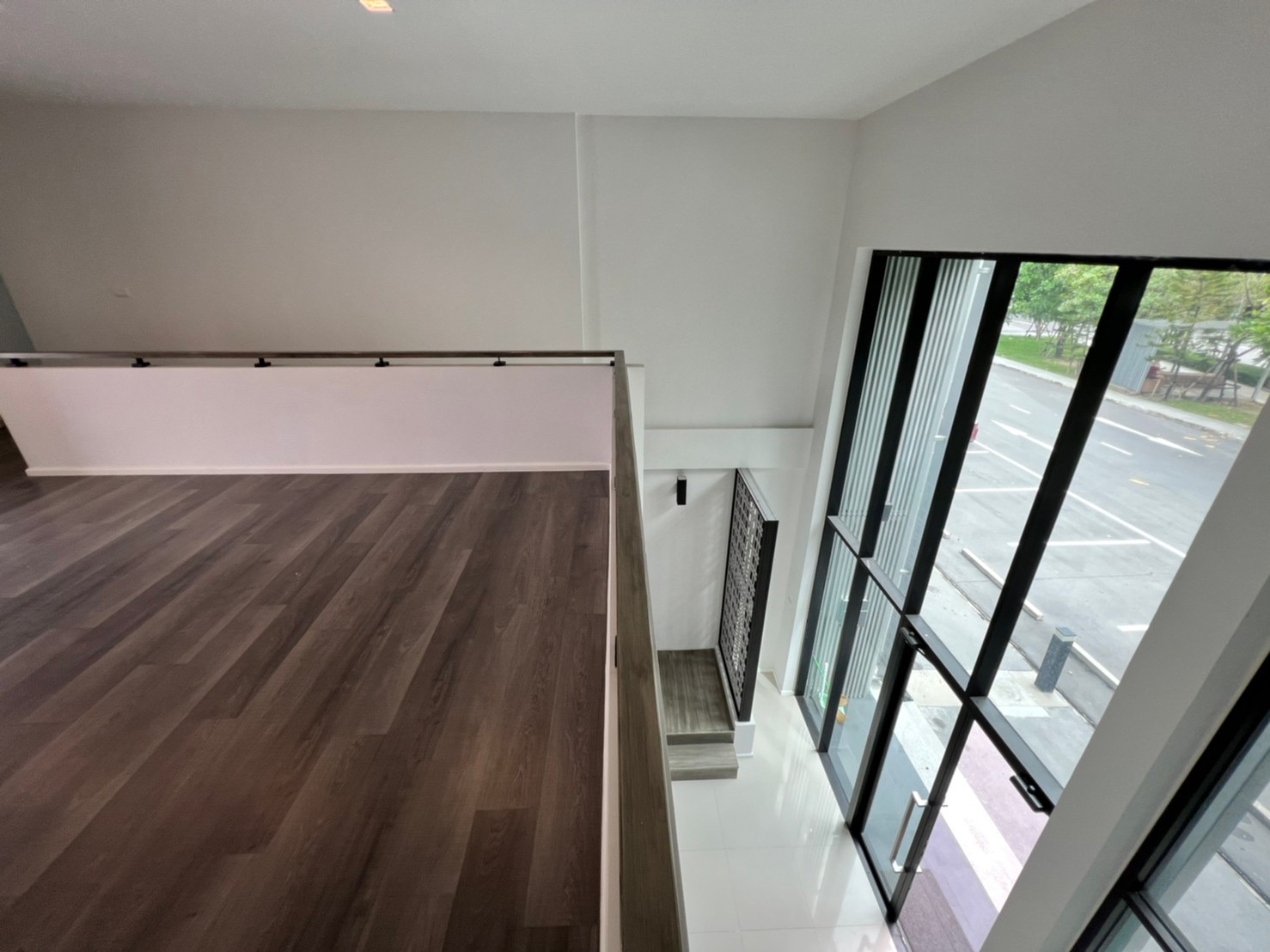 ขายโฮมออฟฟิศ สูง 3 ชั้นครึ่ง 2 คูหา หลังมุม ในโครงการ Cascade Bangna บนทำเล ถนน บางนา-ตราด กม.5 ขาเข้าถนนสุขุมวิท