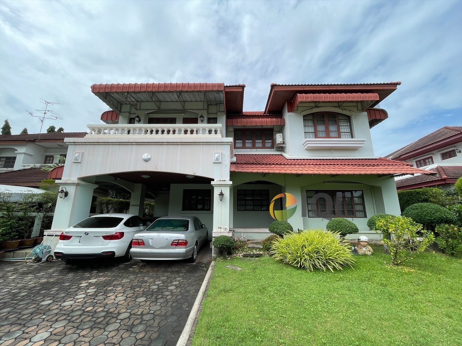 ขายบ้านเดี่ยว 2 ชั้น หมู่บ้านลดาวัลย์ ศรีนครินทร์ หน้าโครงการติดรถไฟฟ้า สถานีศรีแบริ่ง