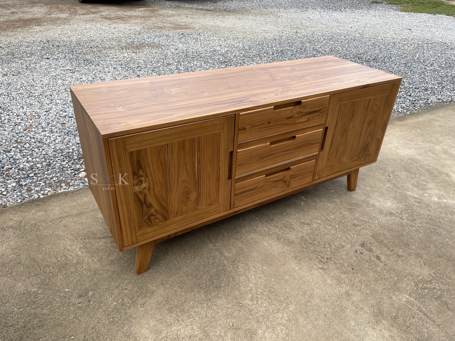 ตู้วางทีวีโมเดิร์น (สีสัก)