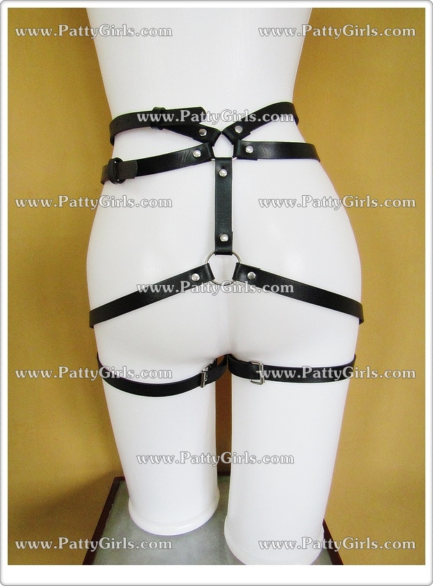 A058 สายหนังตกแต่งร่างกาย สายหนังประดับร่างกายช่วงล่างสไตล์SM มาในแบบเข็มขัดเส้นคู่2เส้นรัดช่วงเอว ด้านหลังแต่งสายโยงไปรัดกับช่วงต้นขาตามรูปถ่ายสินค้าจริงเลยค่ะ