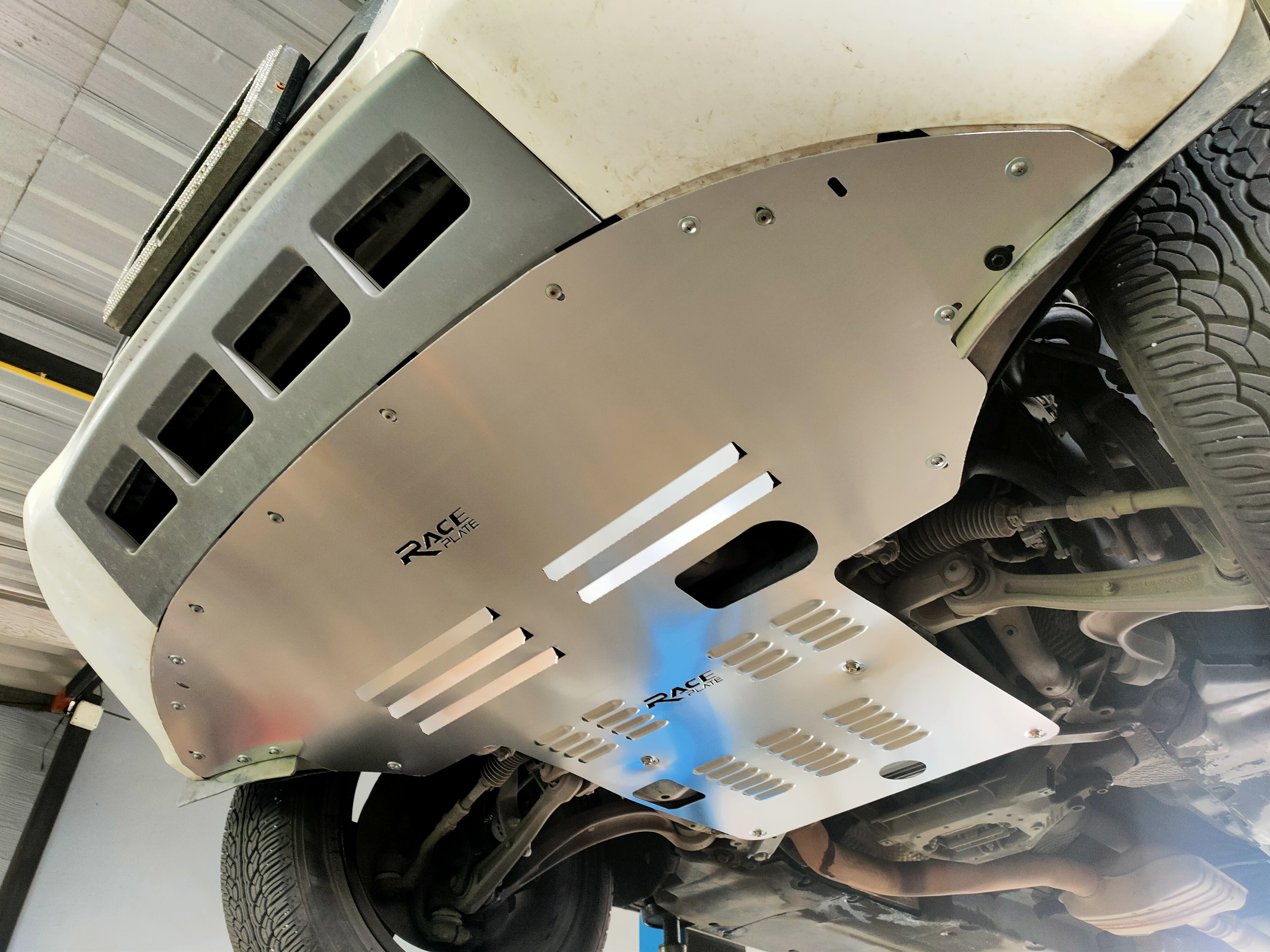 แผ่นปิดใต้ห้องเครื่องอลูมิเนียม Audi Q5 2008-2017 Raceplate_Undertray