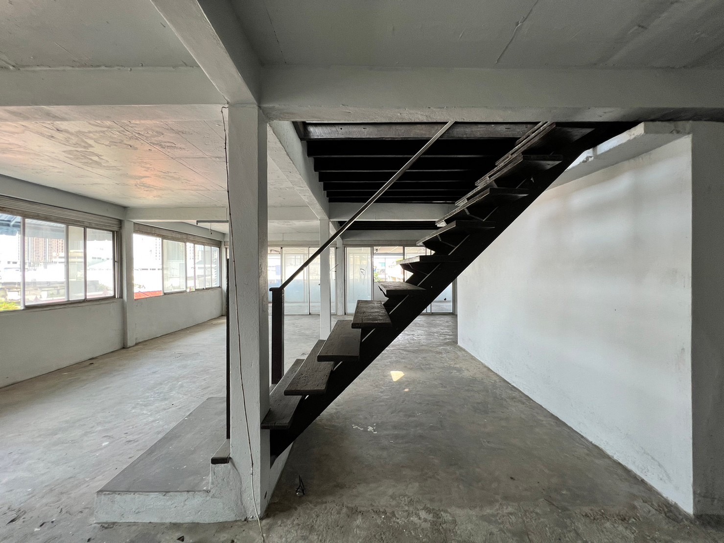 ขาย/ให้เช่า อาคารพาณิชย์ 3 คูหา 4 ชั้นครึ่ง ตั้งอยู่พระราม 3 ซอย 19