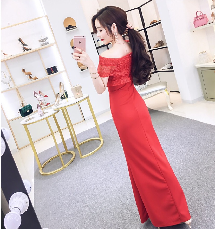 ชุดราตรีสีแดง ดีไซน์เปิดไหล่ ปิดต้นแขน ส่งฟรี ems