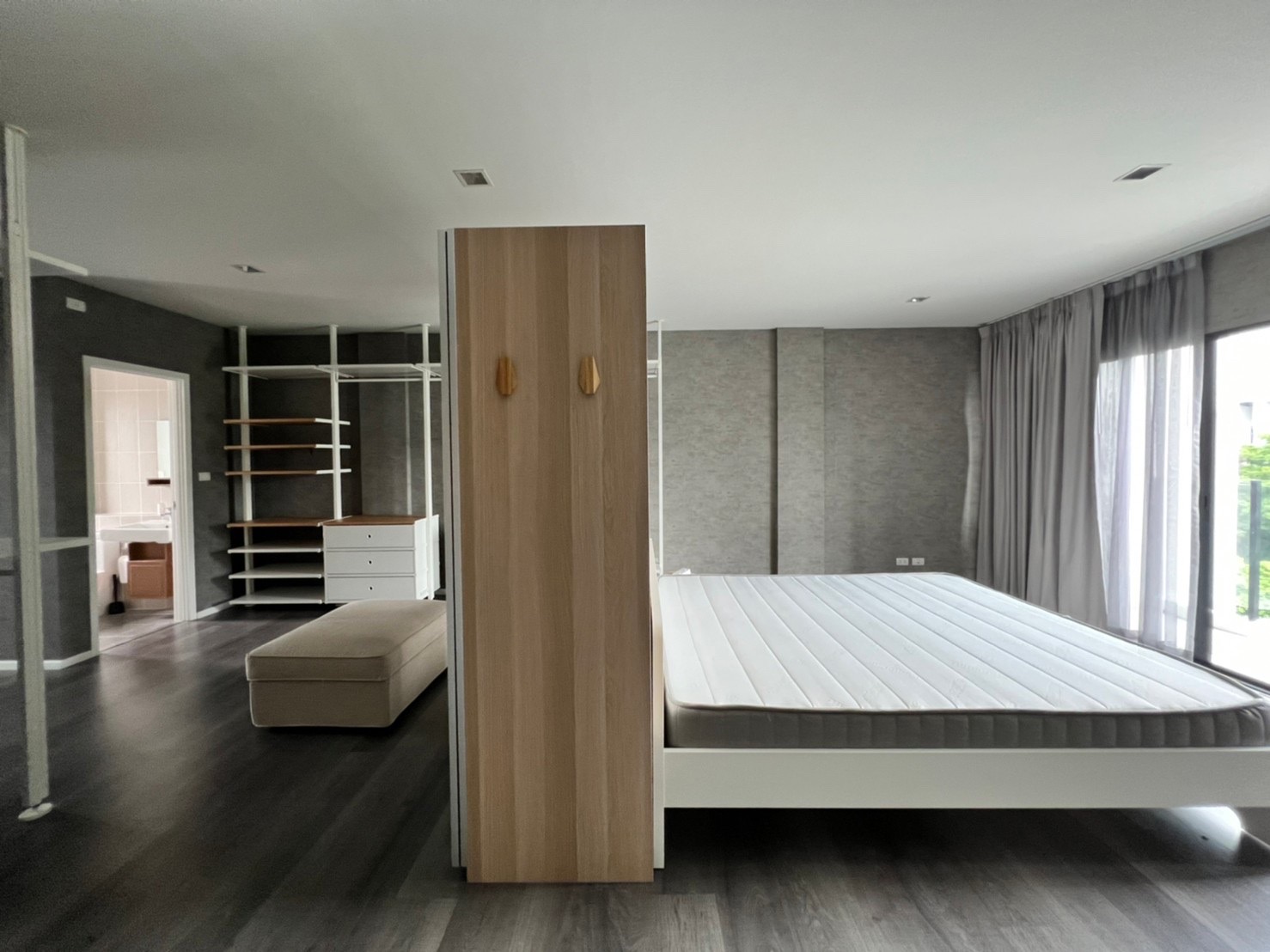 ขายโฮมออฟฟิศ สูง 3 ชั้นครึ่ง 2 คูหา หลังมุม ในโครงการ Cascade Bangna บนทำเล ถนน บางนา-ตราด กม.5 ขาเข้าถนนสุขุมวิท