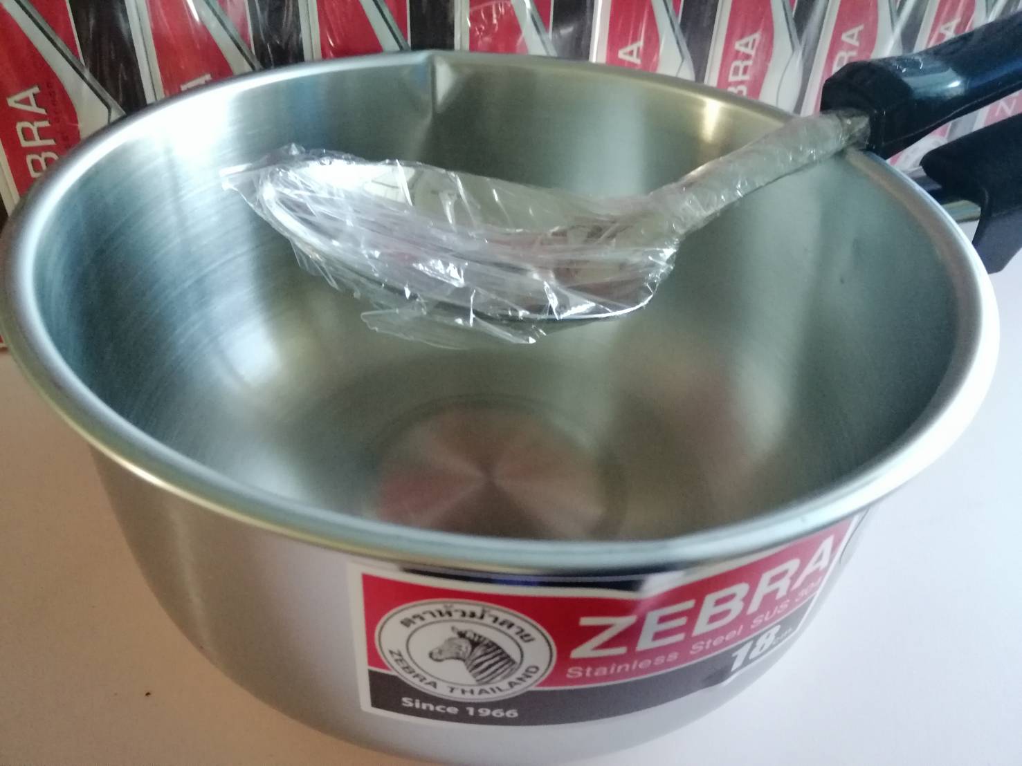 Zebra หม้อด้ามญี่ปุ่น ขนาด 18 ซม. (ไม่มีฝา) พร้อม ทัพพีเล็ก Focus ตราหัวม้าลาย