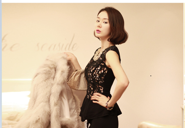 เสื้อไหล่บ่าล้ำ ตัวเสื้อด้านหน้าผ้าลูกไม้สีดำ ซับในผ้าไหมลายดอกไม้ ส่งฟรี ems