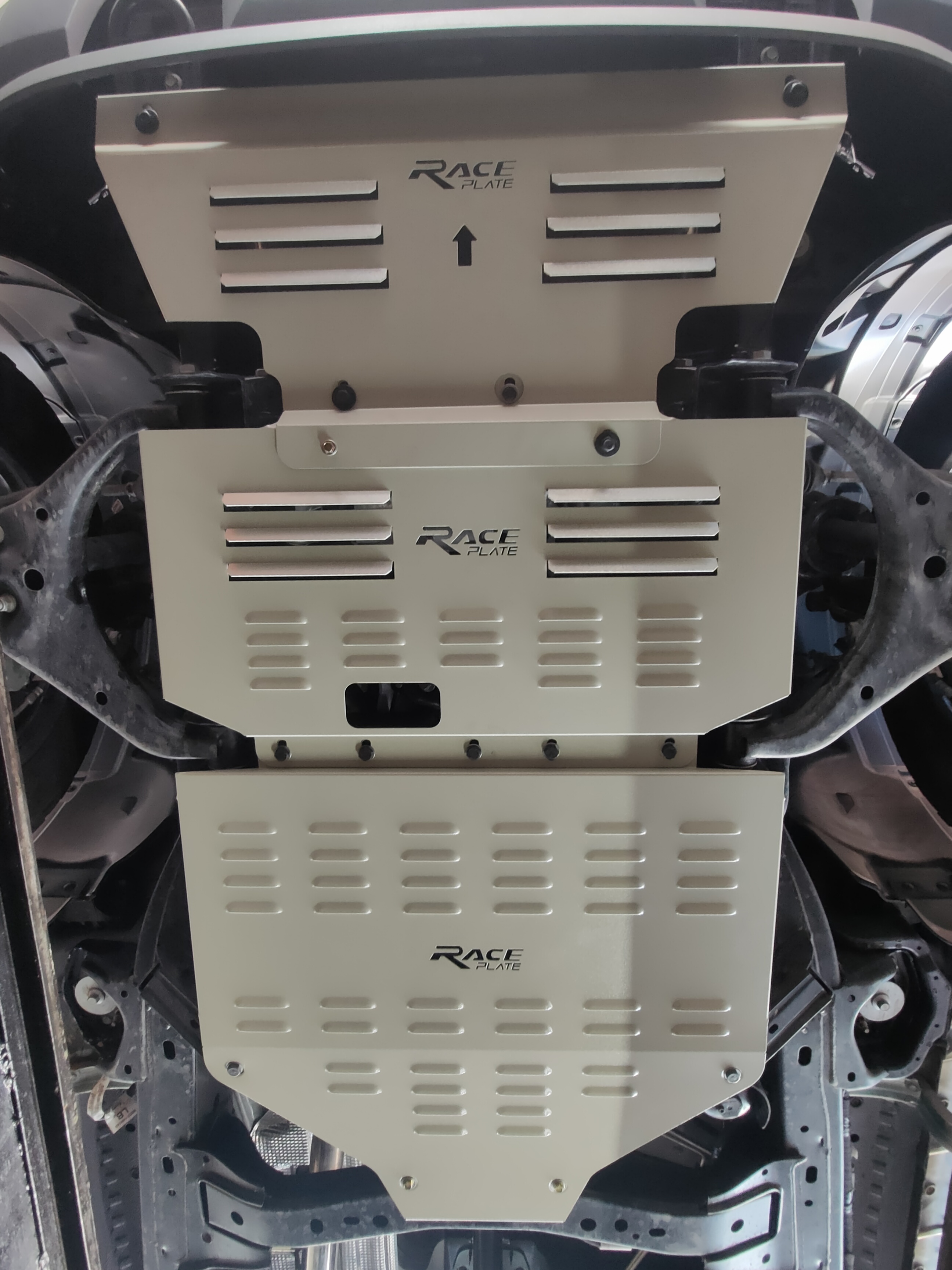 แผ่นปิดใต้ห้องเครื่องอลูมิเนียม Ford Ranger Next-gen Raptor, Everest 2022 Raceplate_Undertray