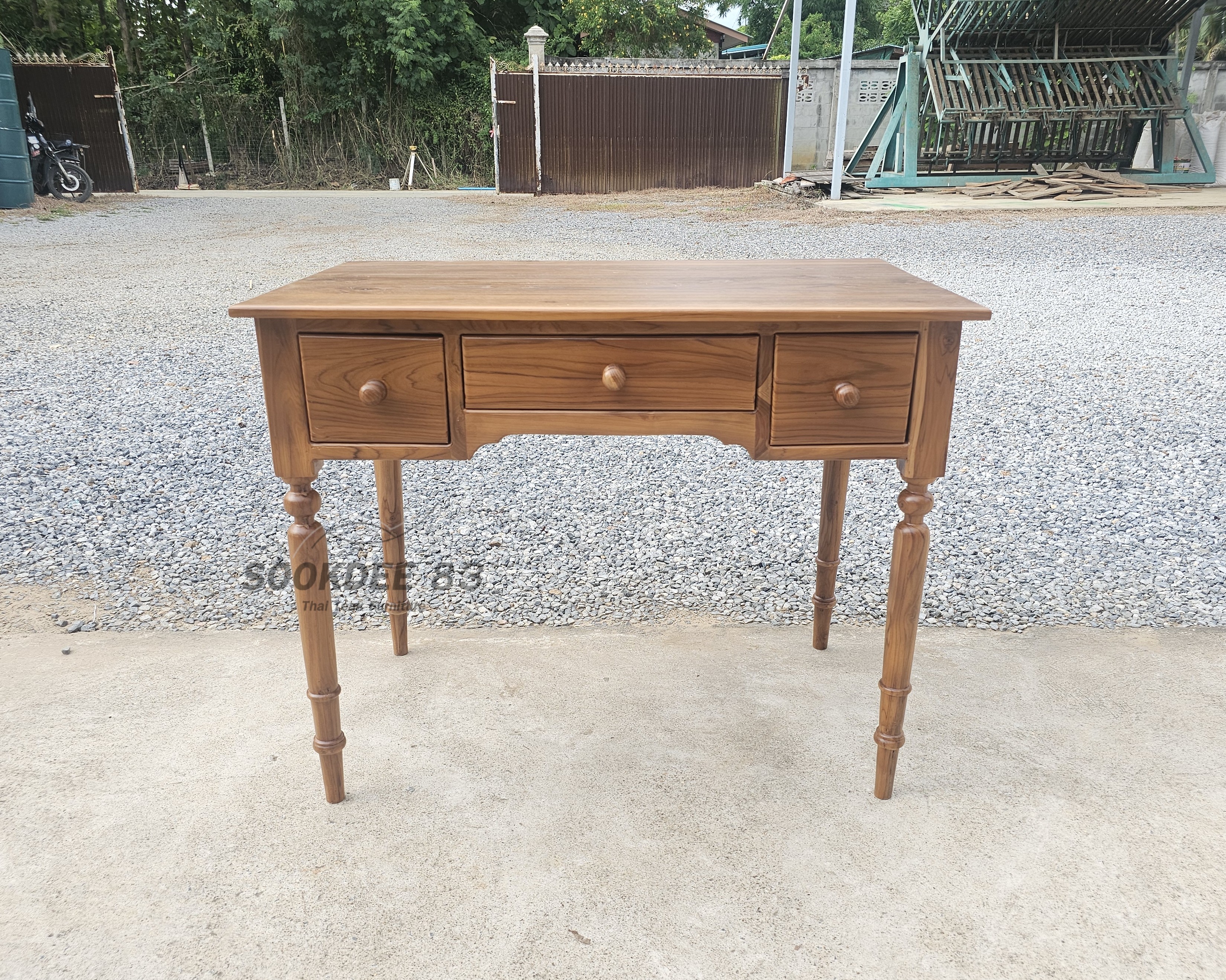 โต๊ะทำงานคลาสสิค ขากลึง