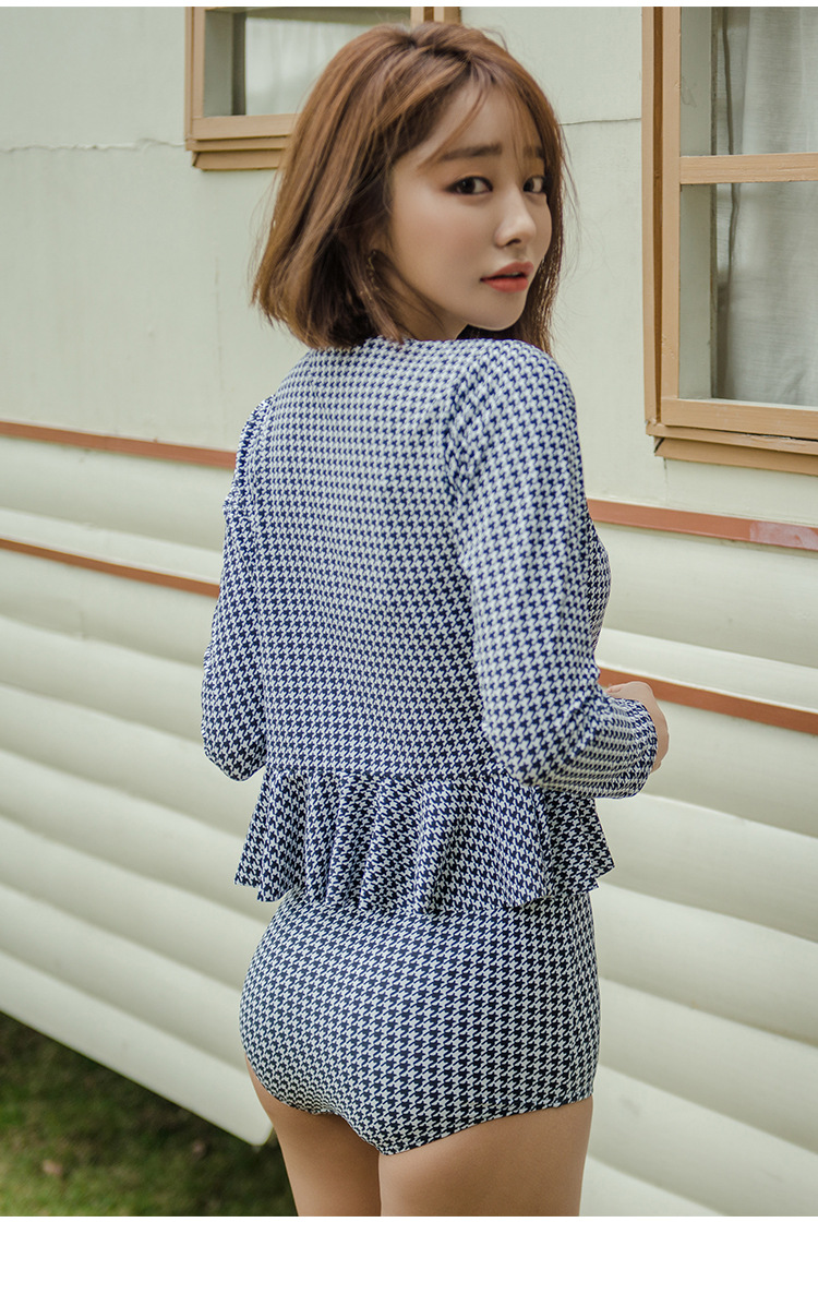 ชุดว่ายน้ำทรงเอวสูง ลายขาวดำ ส่งฟรี ems